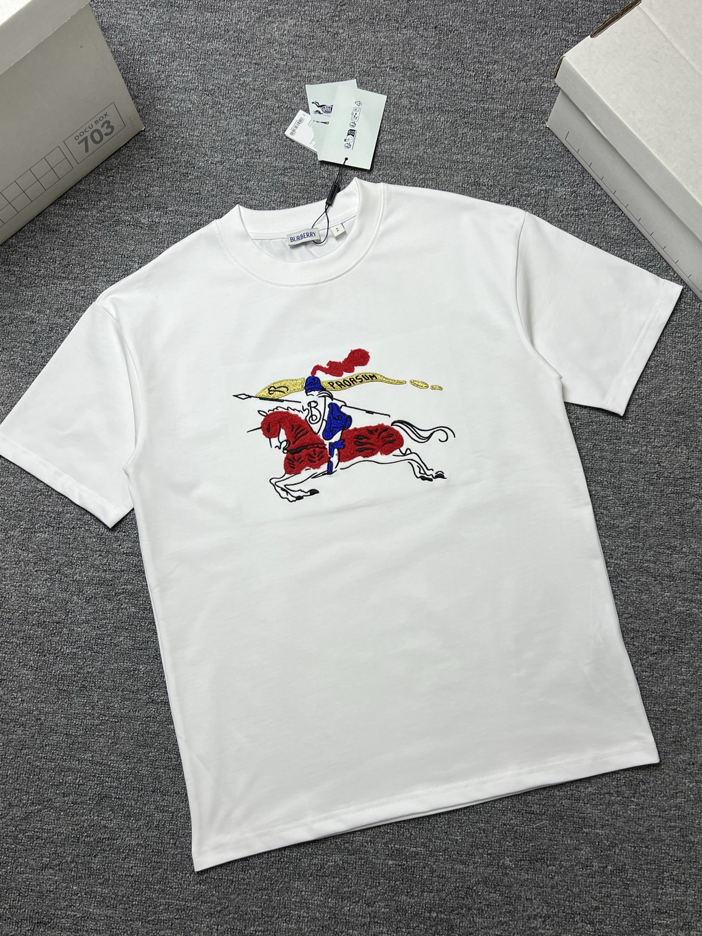 NO:731048,Years later BURBERRY short-sleeved T-shirt color black white size: s-xl b fabric 300g, burberry, T-shirt, tees, t-shirt,19860909年后 BURBERRY 短袖T恤 颜色黑色 白色 尺码:s-xl b面料300g,,burberry,T-shirt,tees，t-shirt,,Men's clothing