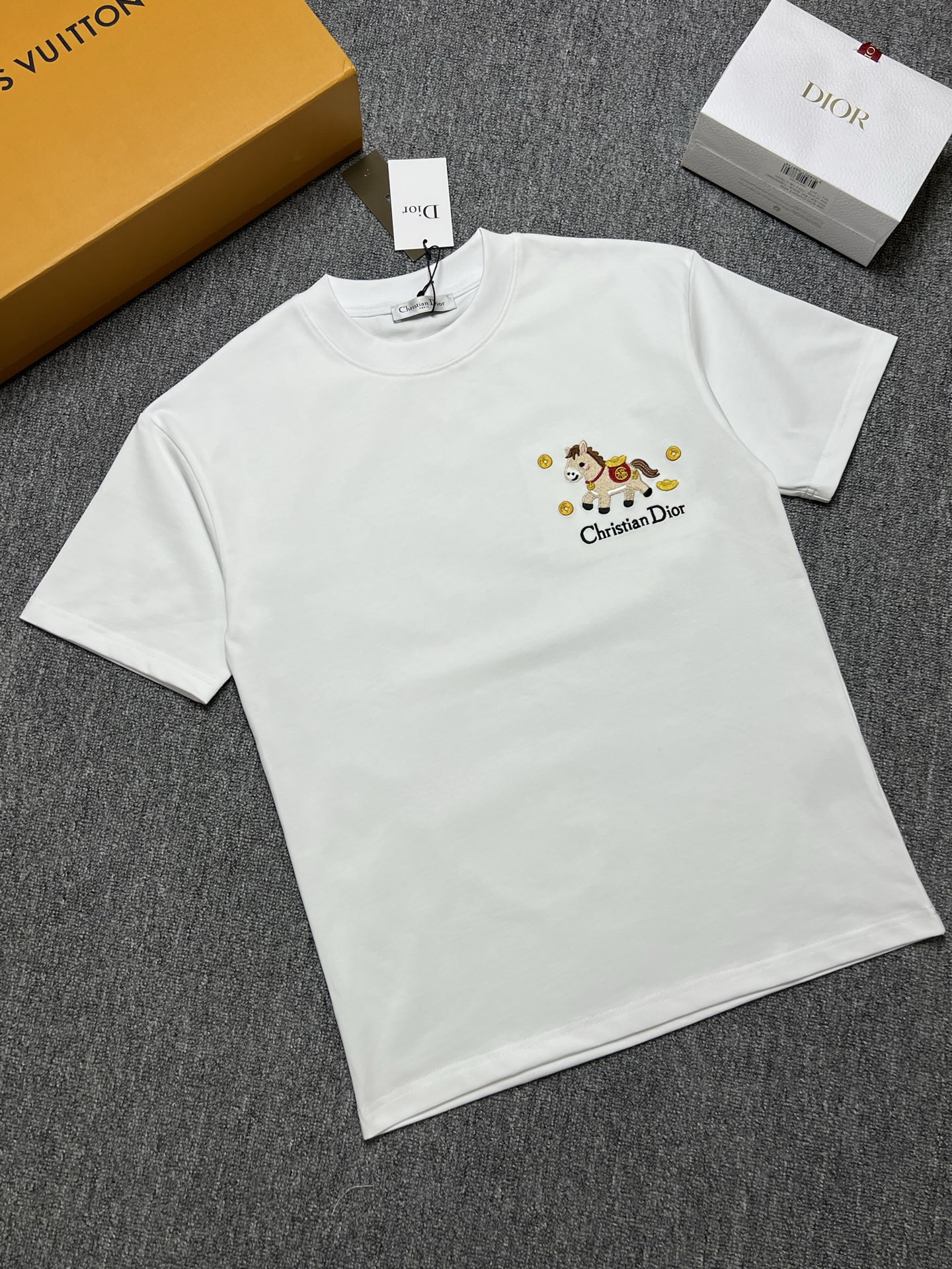 NO:731003,Years later DIOR short-sleeved T-shirt color black white size: s-xl b fabric 300g, dior, T-shirt, tees, t-shirt,19860909年后 DIOR 短袖T恤 颜色黑色 白色 尺码:s-xl b面料300g,,dior,T-shirt,tees，t-shirt,,Men's clothing