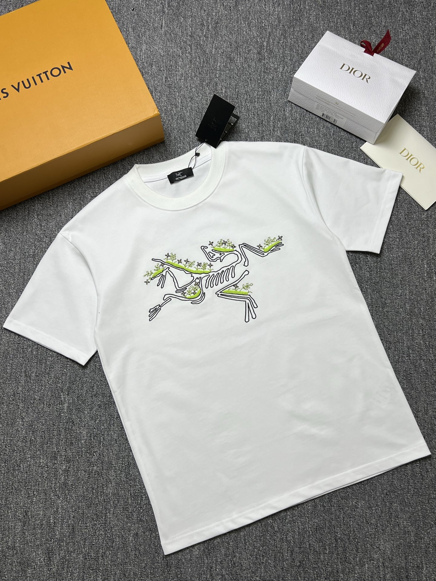 NO:746244,Year after year short-sleeved T-shirt color black white size: S-XL b fabric 300g, T-shirt, tees, t-shirt,19860909年后  短袖T恤 颜色黑色白色 尺码:S-XL b面料300g,,T-shirt,tees，t-shirt,,Men's clothing