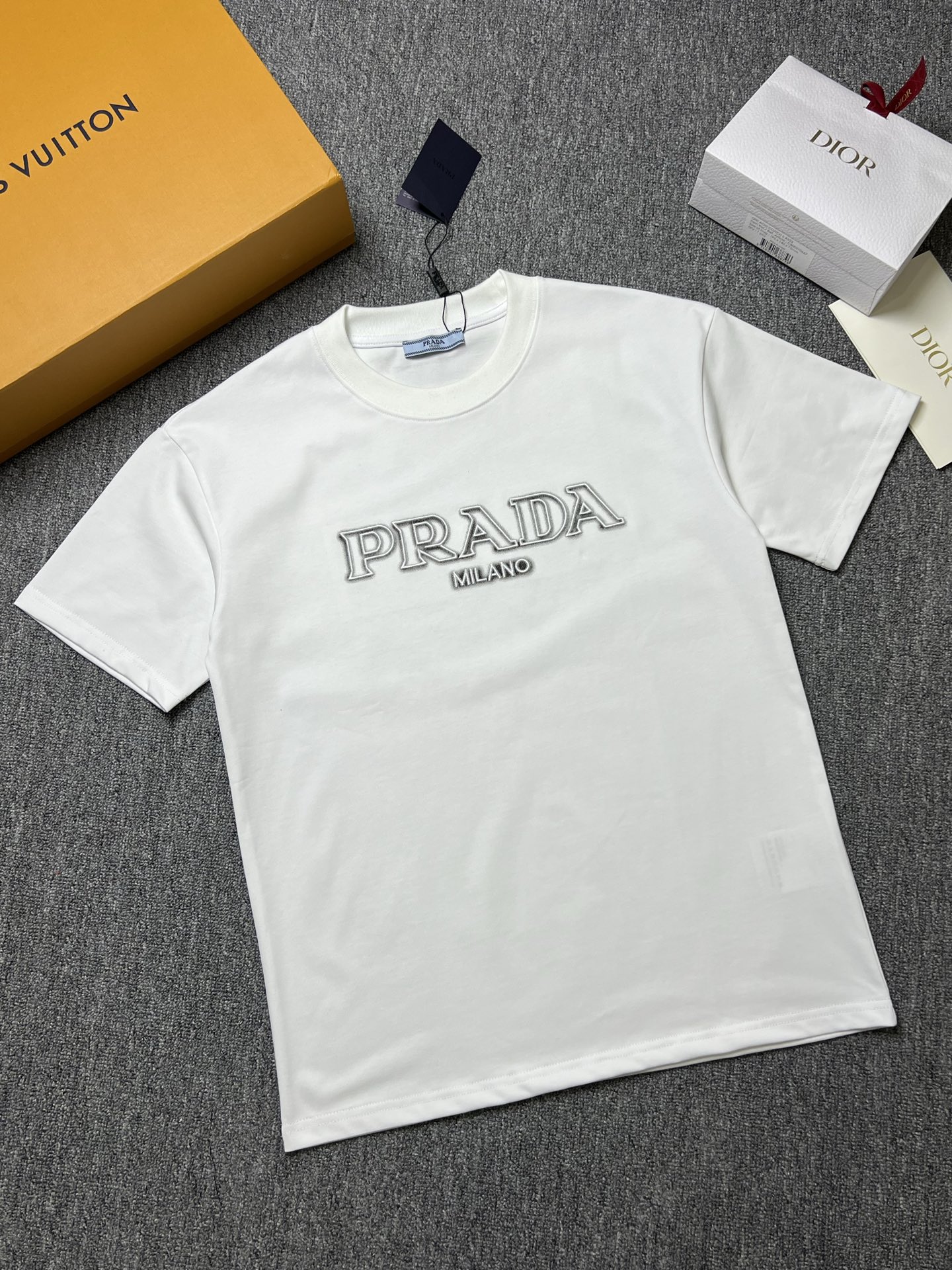 NO:746246,PRADA short-sleeved T-shirt color black white size: S-XL b fabric 300g, prada, T-shirt, tees, t-shirt,19860909年后 PRADA 短袖T恤 颜色黑色白色 尺码:S-XL b面料300g,,prada,T-shirt,tees，t-shirt,,Men's clothing