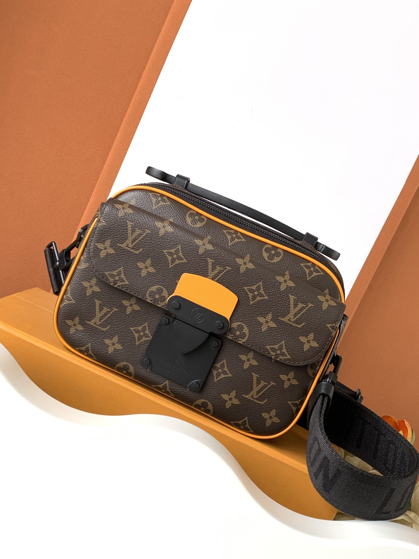 Louis Vuitton Camera Bag with S-Lock Closure - Premium Quality, Timeless Style