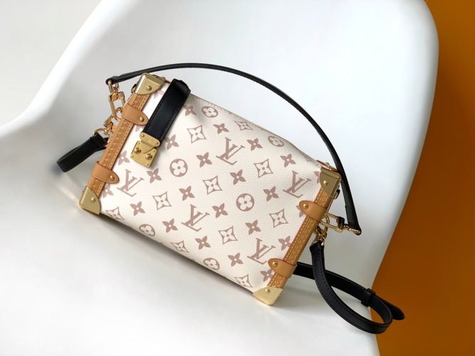 Louis Vuitton 2023 Cruise White Monogram Leather Trunk Clutch 21x14x6cm