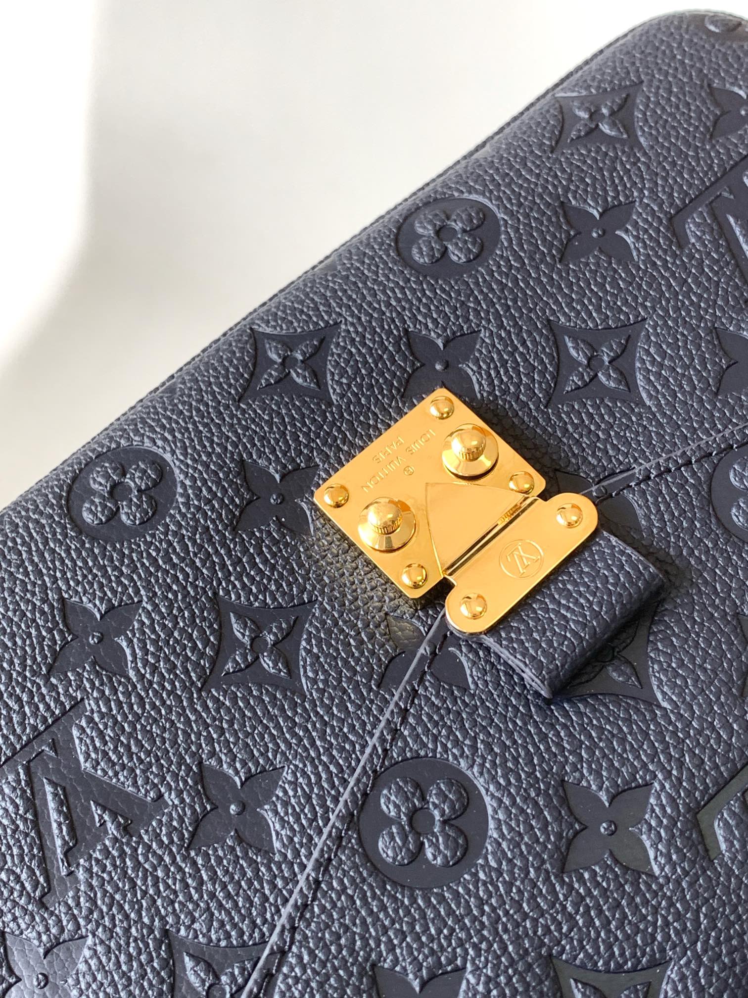 Louis Vuitton M47142新版蓝 M46613 枣红M44881杏色M41487黑色M44072米白M44018粉色M41486枣红M44155大红M44071深蓝