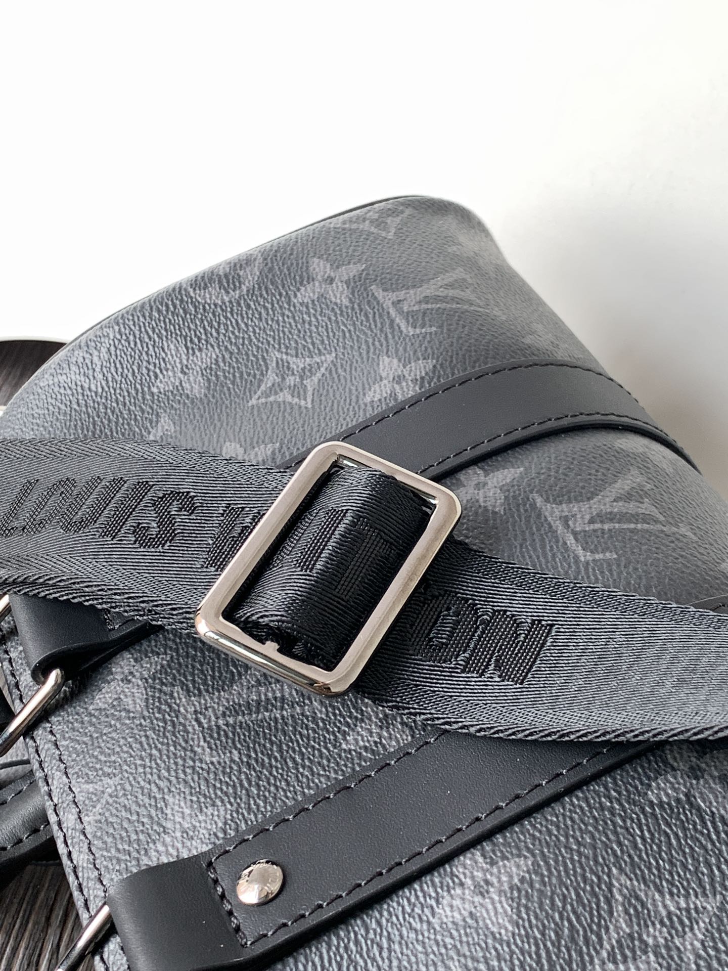 Louis Vuitton 动态变码芯片 Keepall 25 手袋