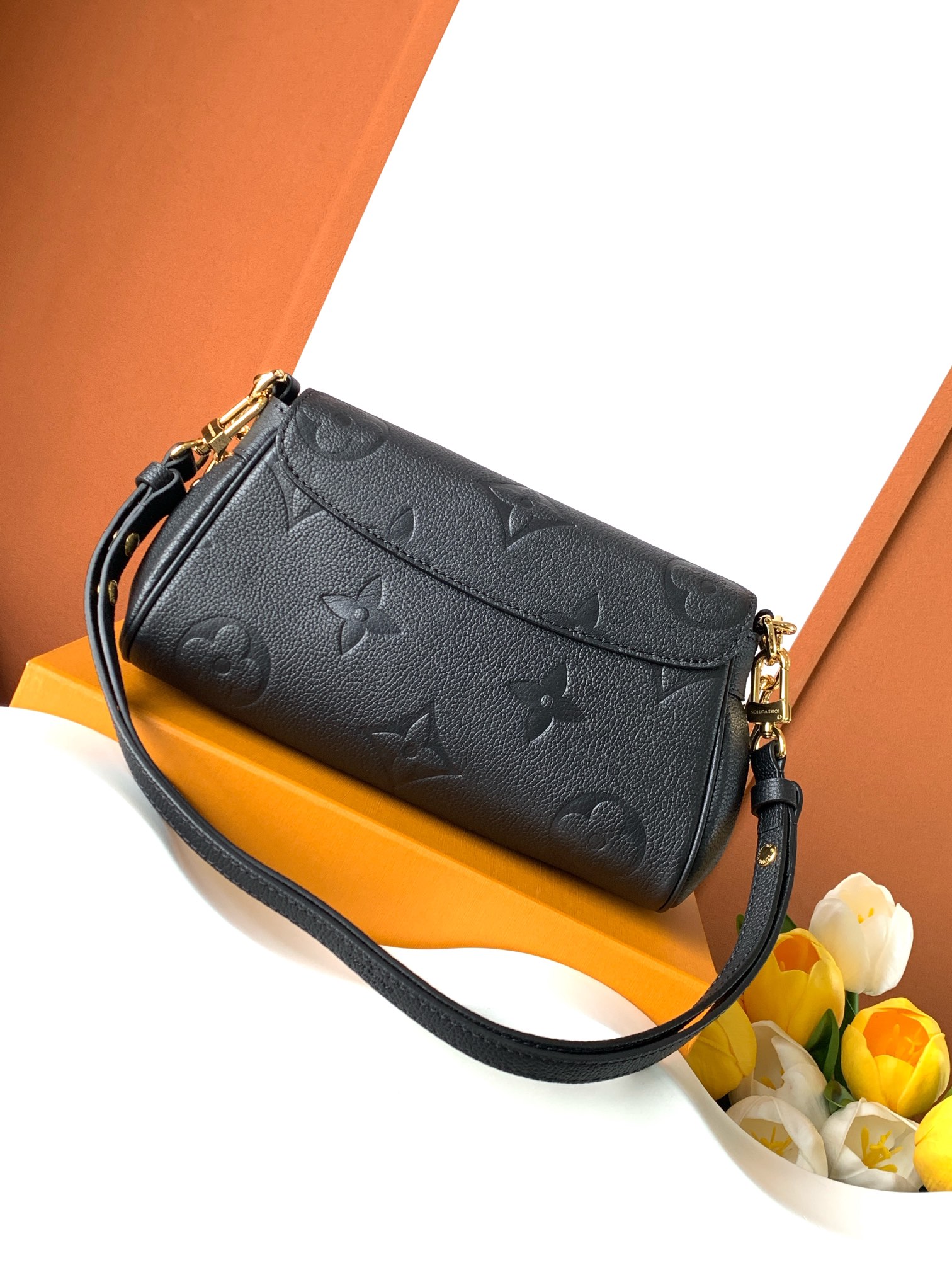 Favorite 手袋【特级加强版】型号: M45813皮料: 是意大利A级皮料五金: 采用进口A级全钢