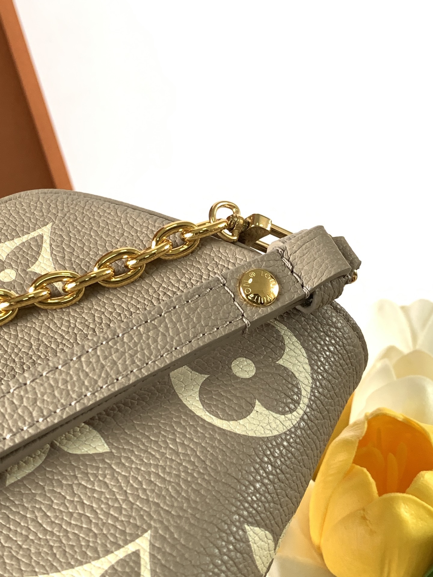 【特级加强版】动态变码芯片Wallet On Chain Ivy 手袋型号: M82211皮料: 是意大