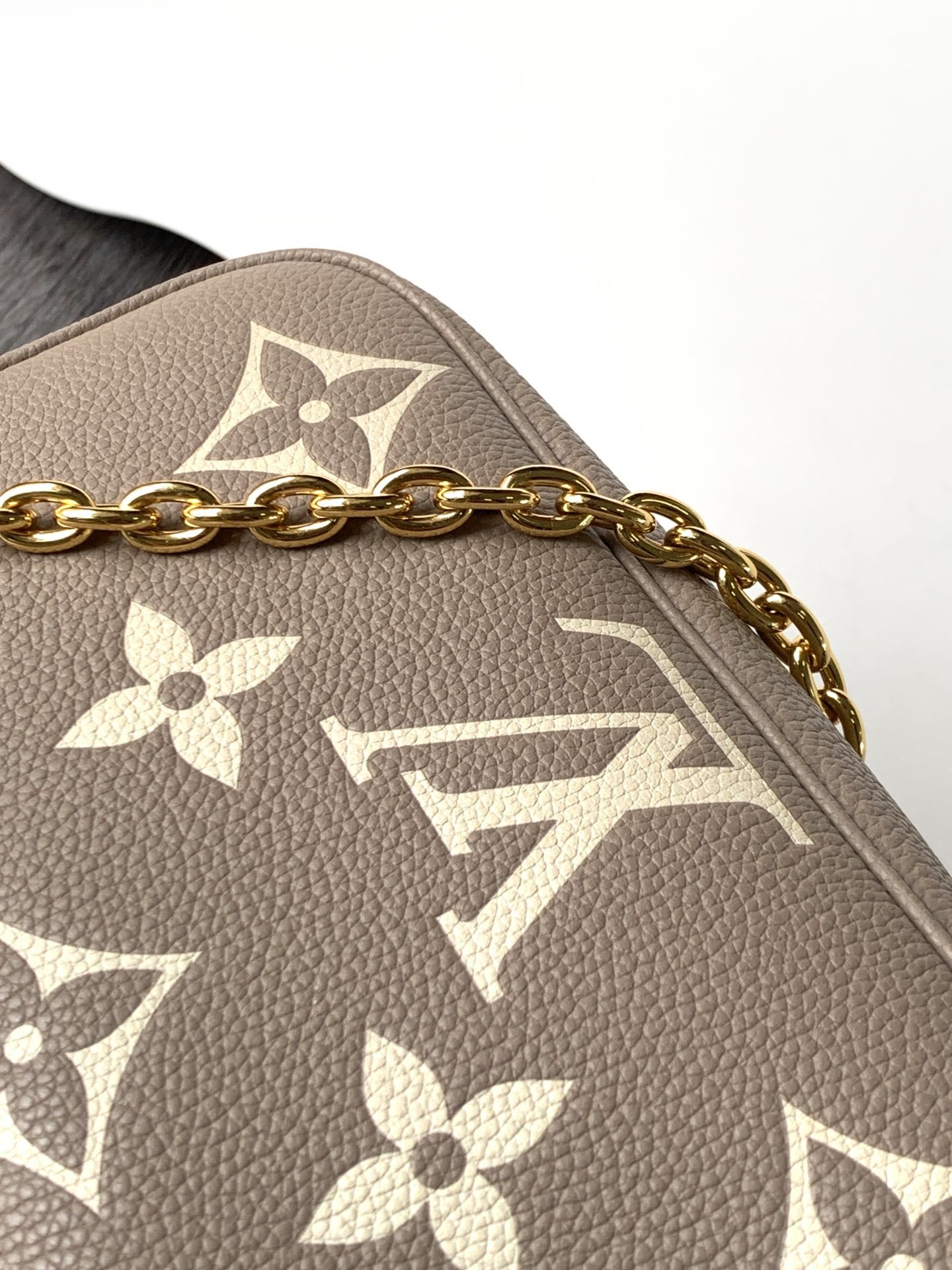 【特级加强版】动态变码芯片Wallet On Chain Ivy 手袋型号: M82211皮料: 是意大