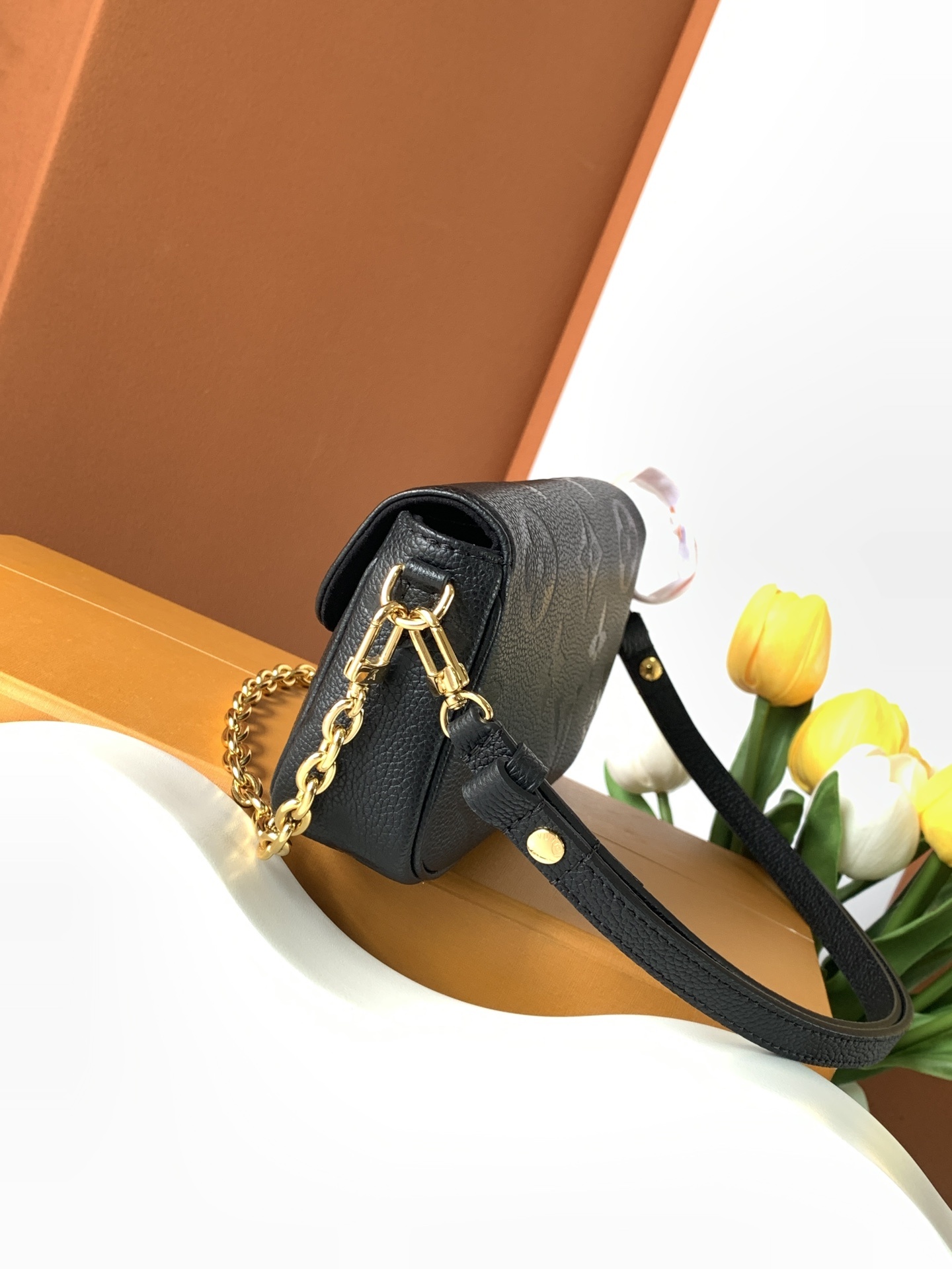 【特级加强版】动态变码芯片Wallet On Chain Ivy 手袋型号: M82154皮料: 是意大