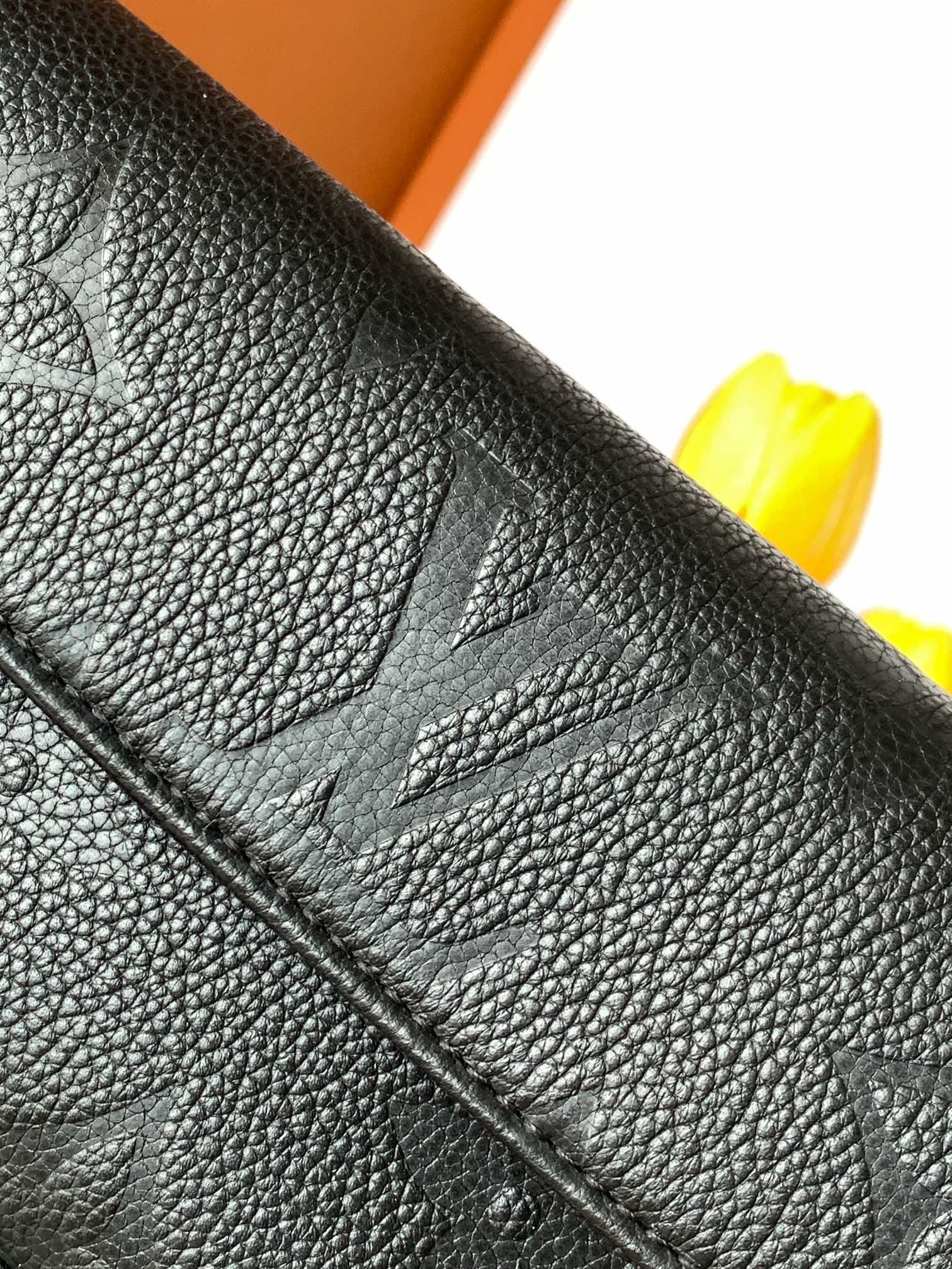 【特级加强版】动态变码芯片Wallet On Chain Ivy 手袋型号: M82154皮料: 是意大