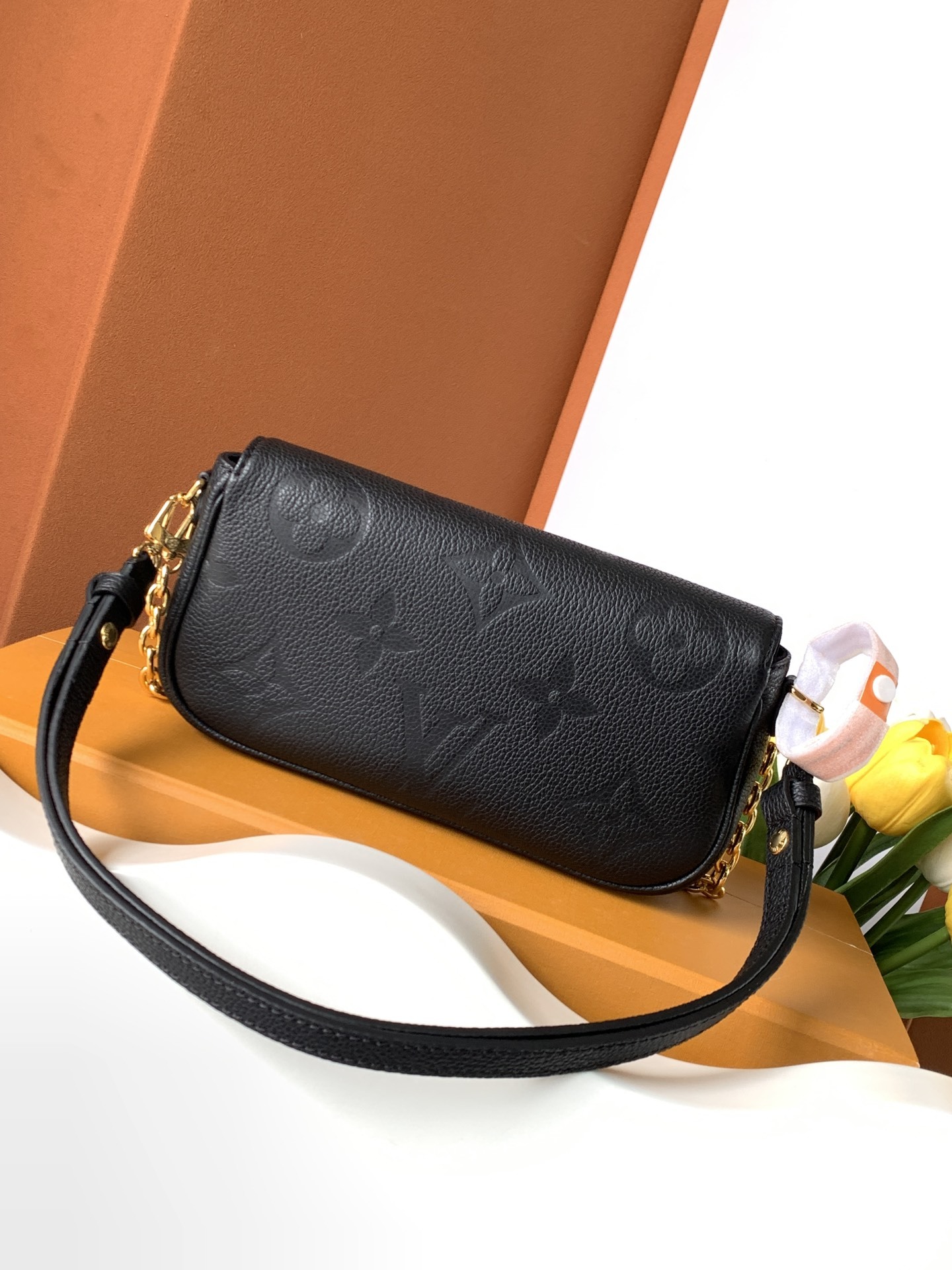 【特级加强版】动态变码芯片Wallet On Chain Ivy 手袋型号: M82154皮料: 是意大