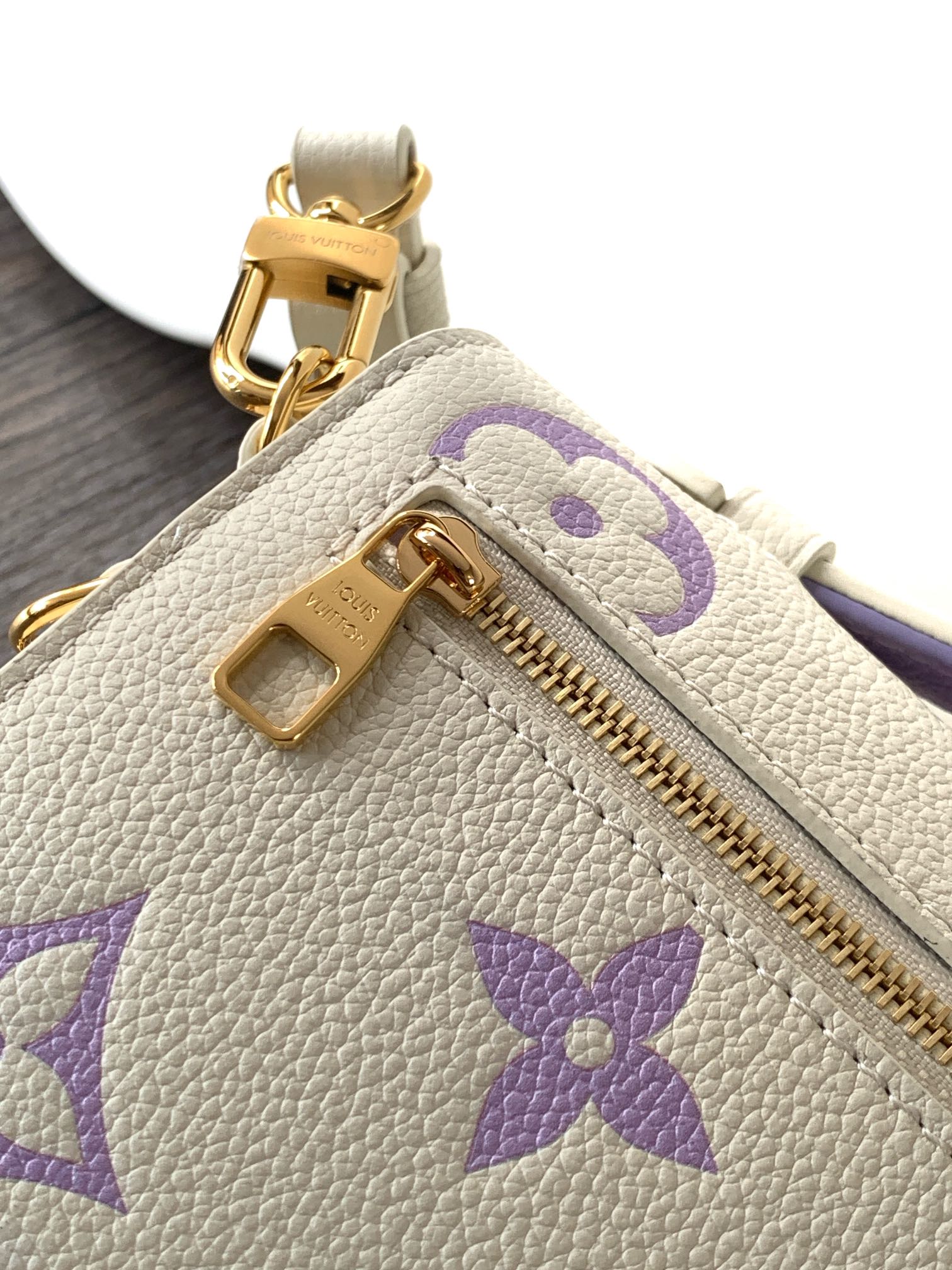 Louis Vuitton 动态变码芯片