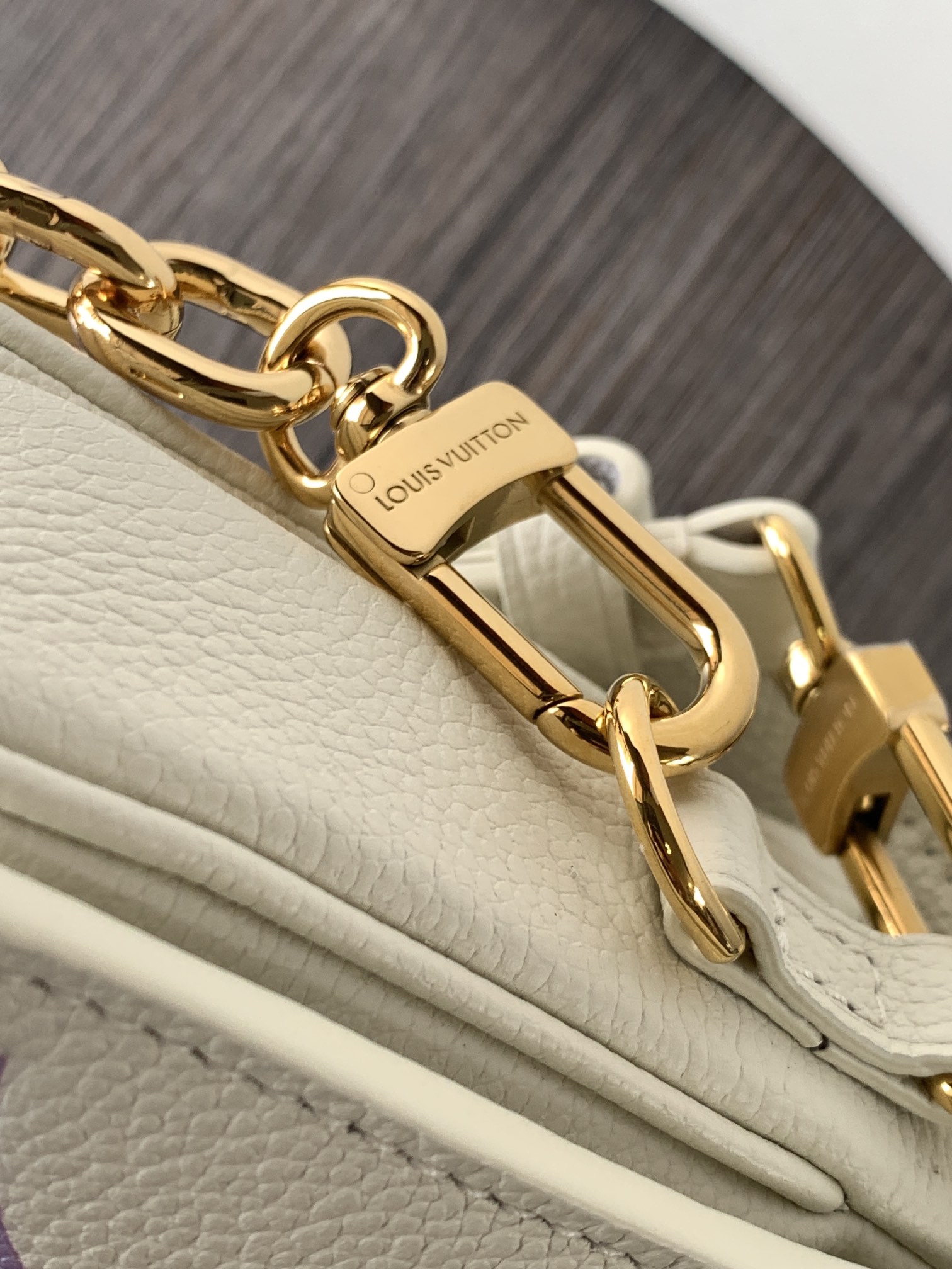 Louis Vuitton 动态变码芯片