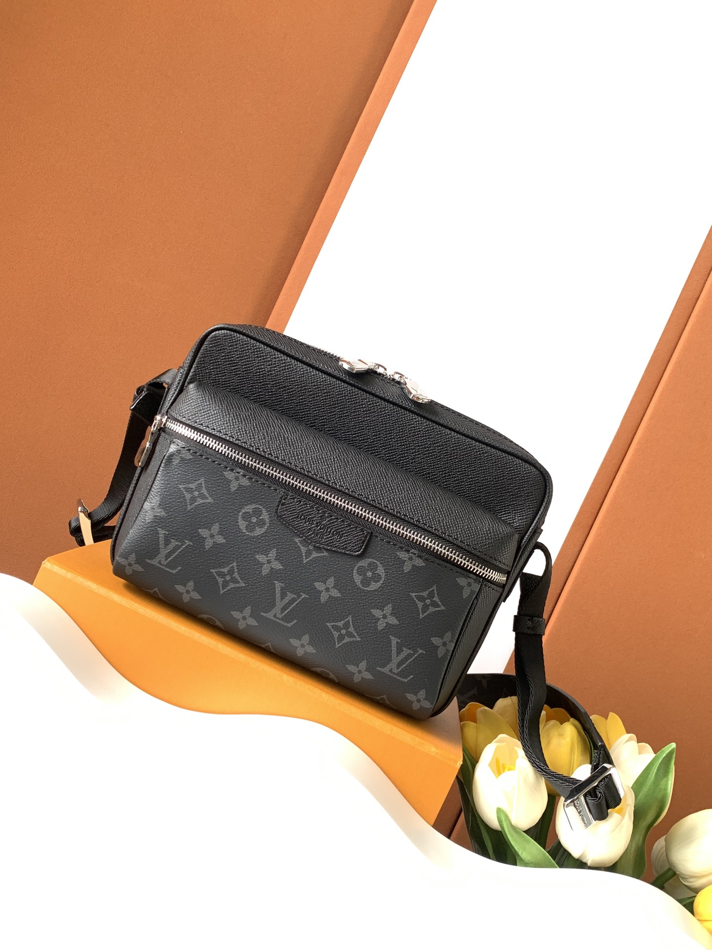 Taïga M30233 A MB 26.0 x 20.0 10.5 ( )