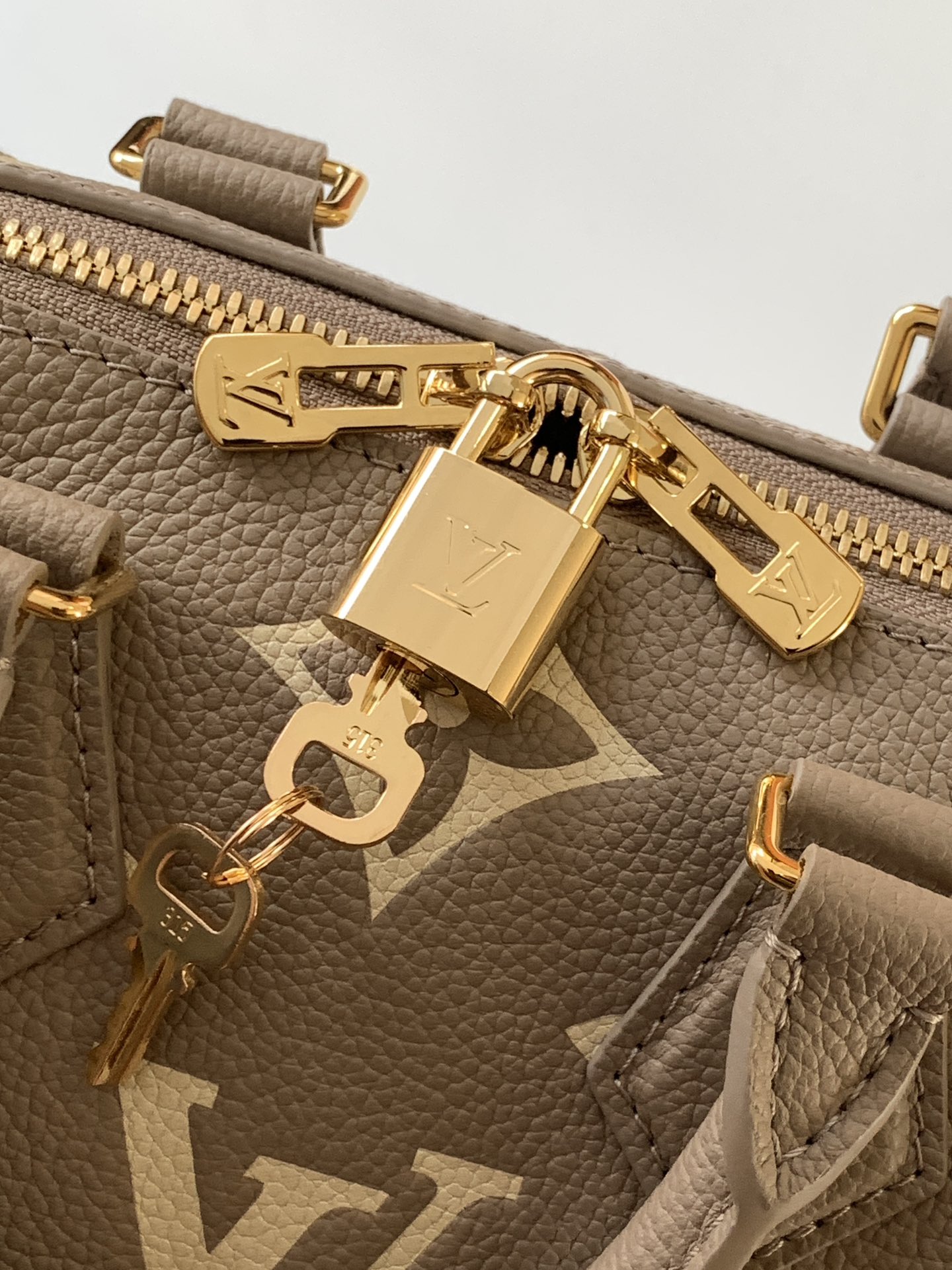 Louis Vuitton 动态变码芯片