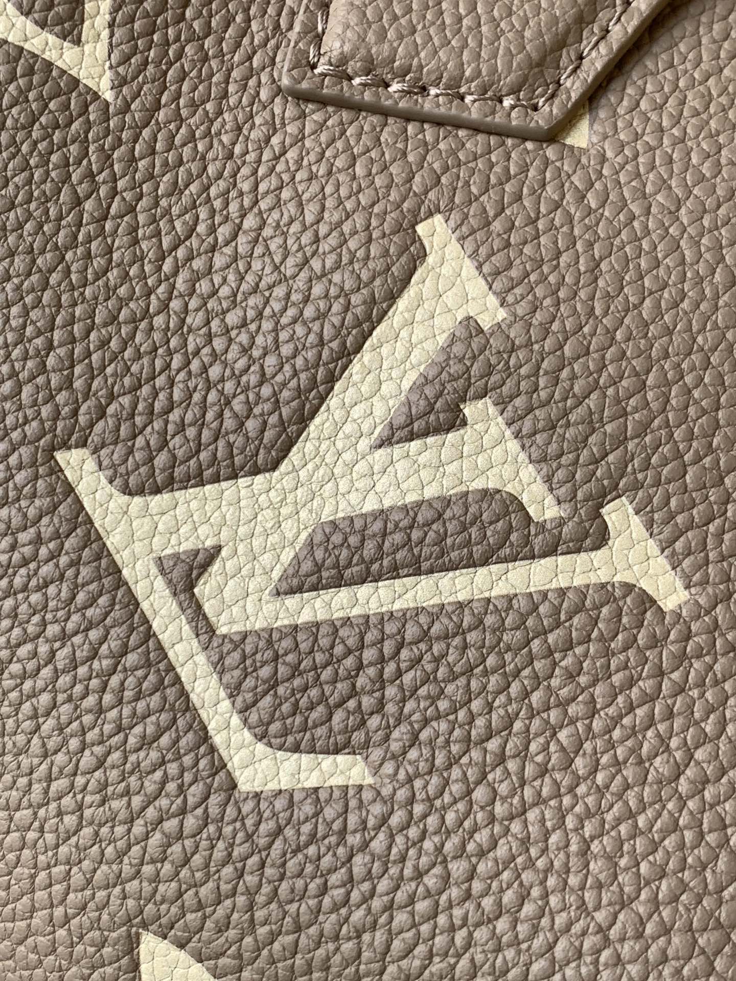 Louis Vuitton 动态变码芯片