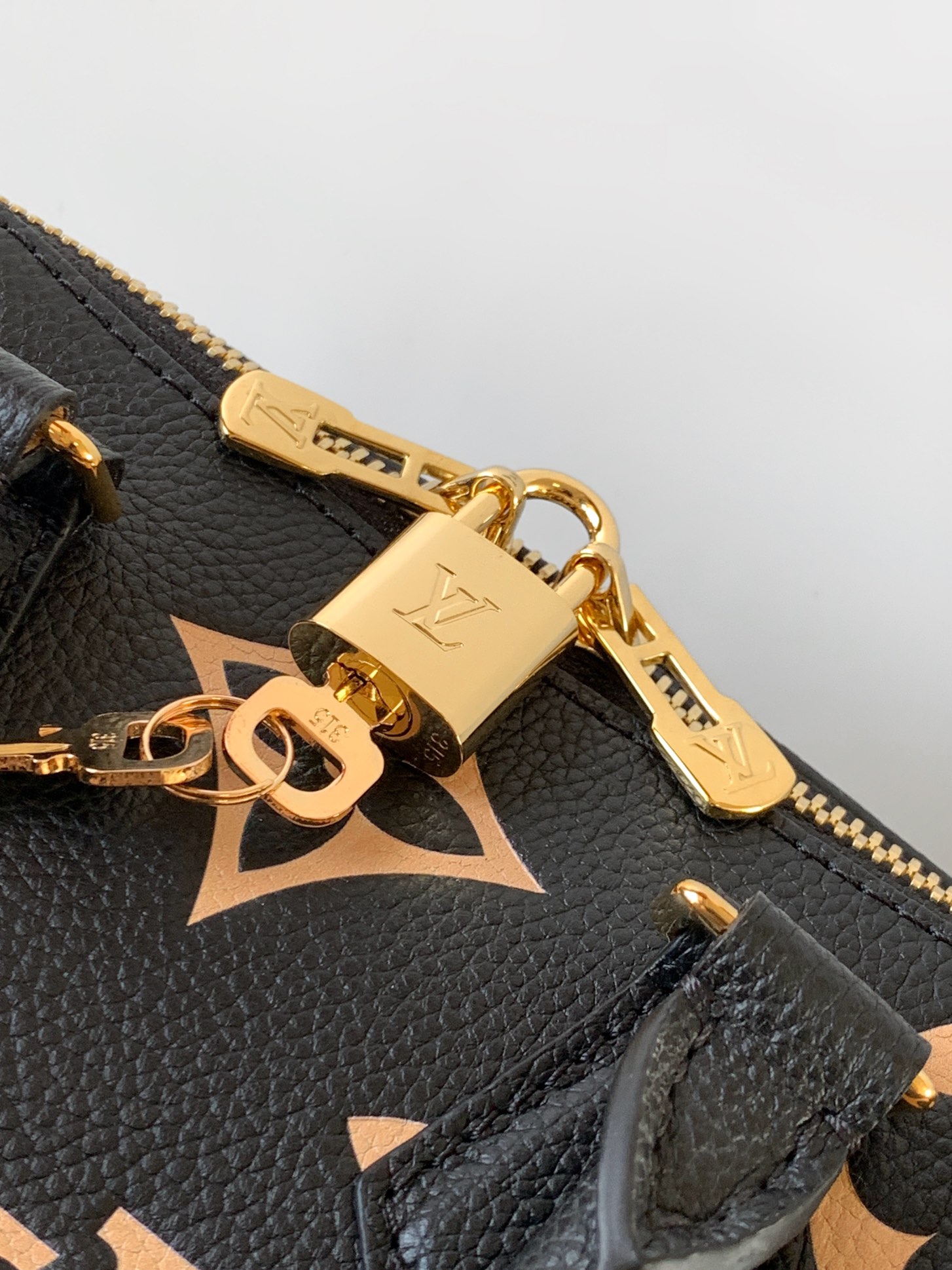 Louis Vuitton 动态变码芯片
