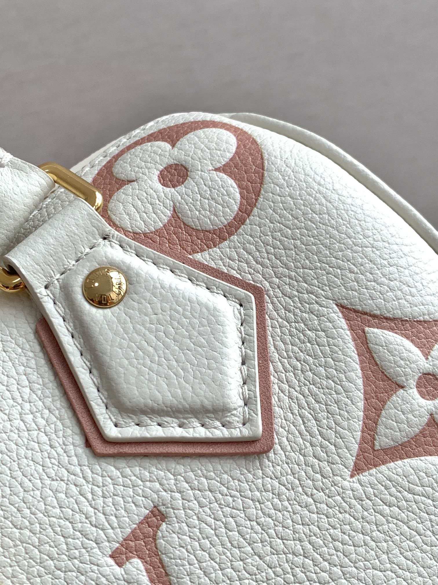 Louis Vuitton 动态变码芯片