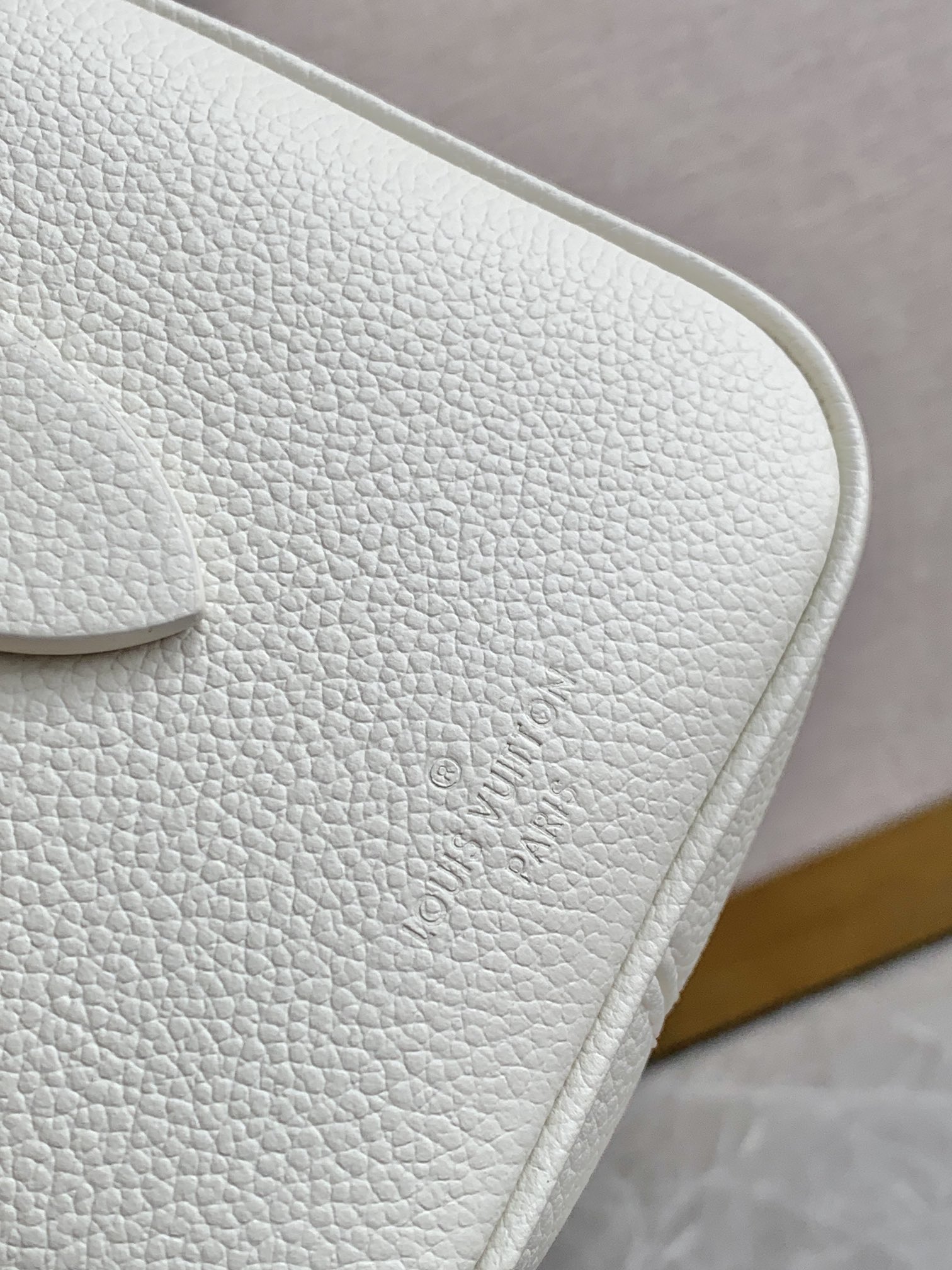 Louis Vuitton 动态变码芯片