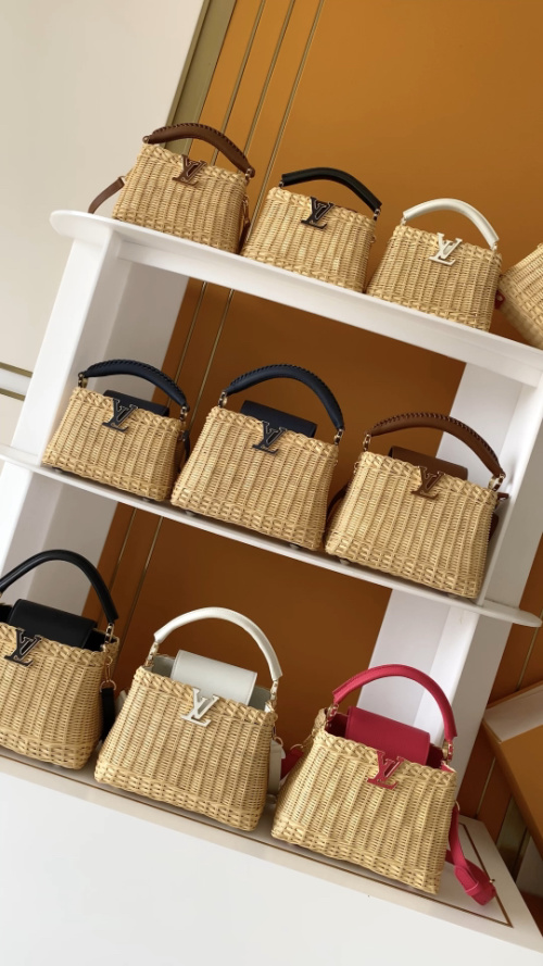 Louis Vuitton Straw Basket Bag with Leather Handle & LV Signature – Chic Design 1 Louis Vuitton Straw Basket Bag with Leather Handle & LV Signature – Chic Design