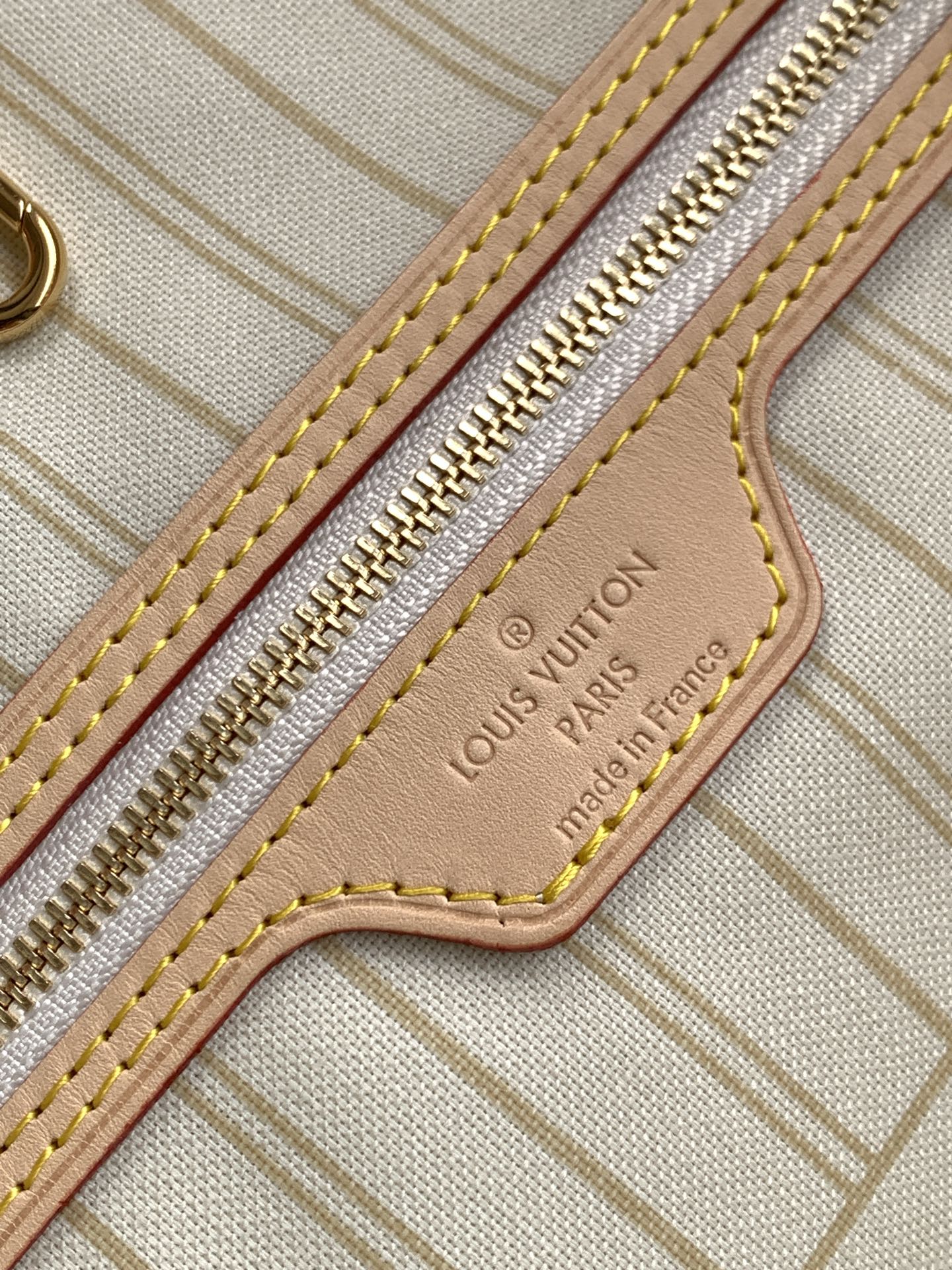 Louis Vuitton 𝟏𝟔𝟑𝐜𝟎𝟏动态芯片