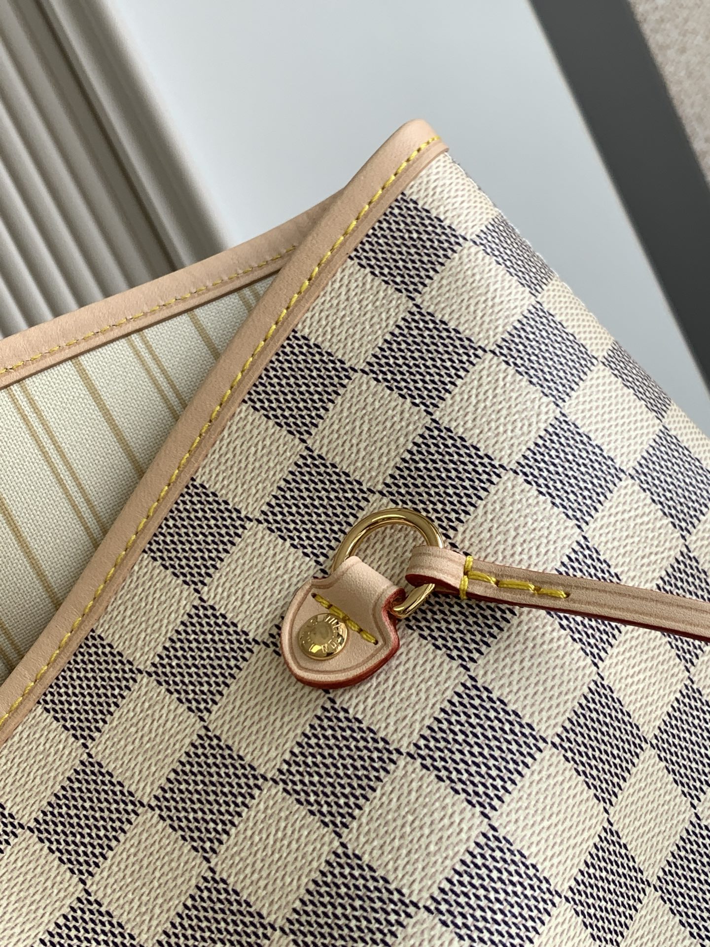 Louis Vuitton 𝟏𝟔𝟑𝐜𝟎𝟏动态芯片