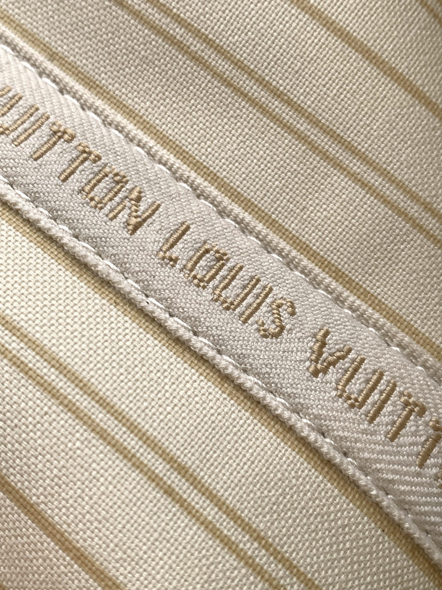 Louis Vuitton 𝟏𝟔𝟑𝐜𝟎𝟏动态芯片