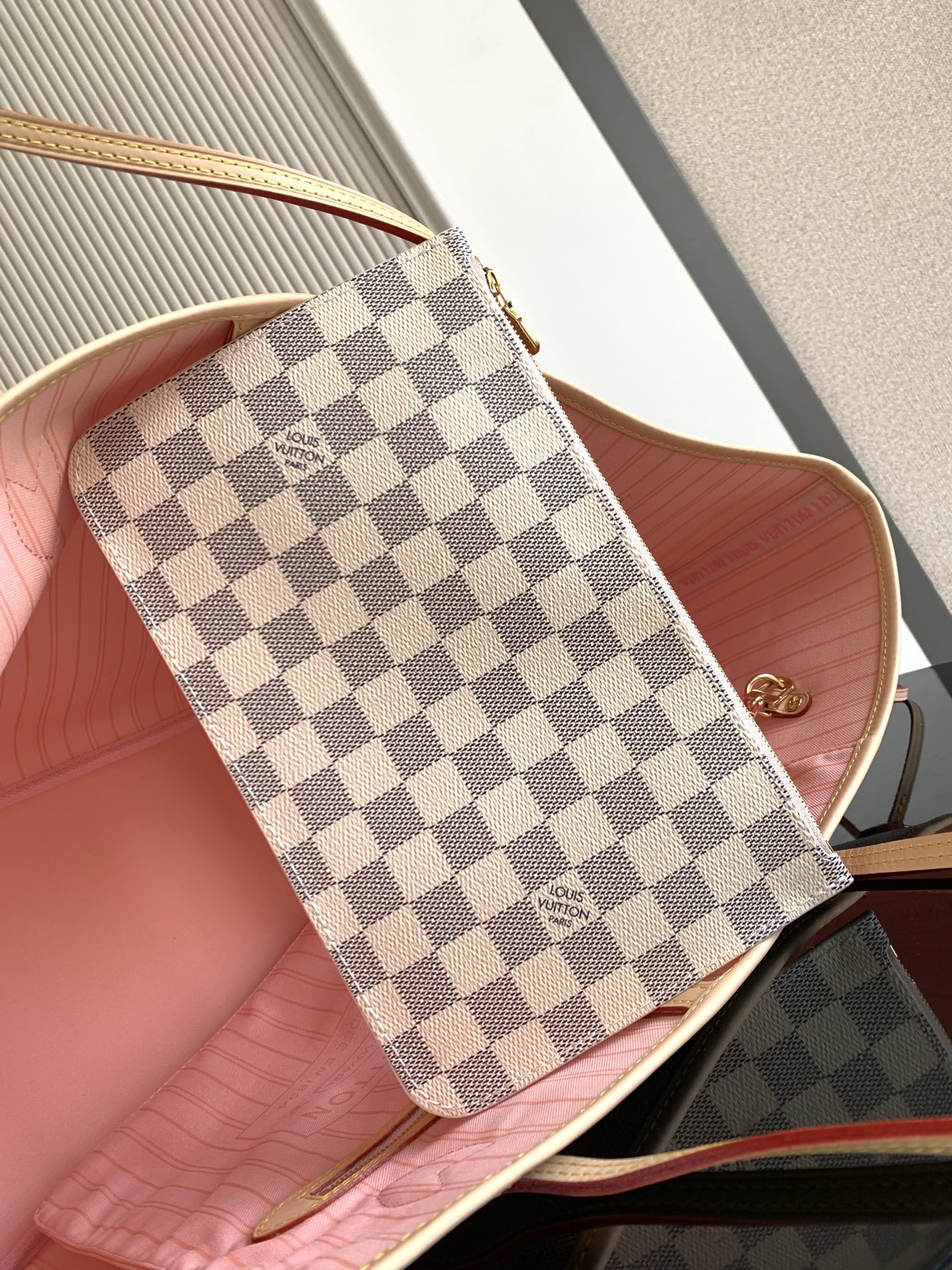 Louis Vuitton 𝟏𝟔𝟑𝐜𝟎𝟏动态芯片