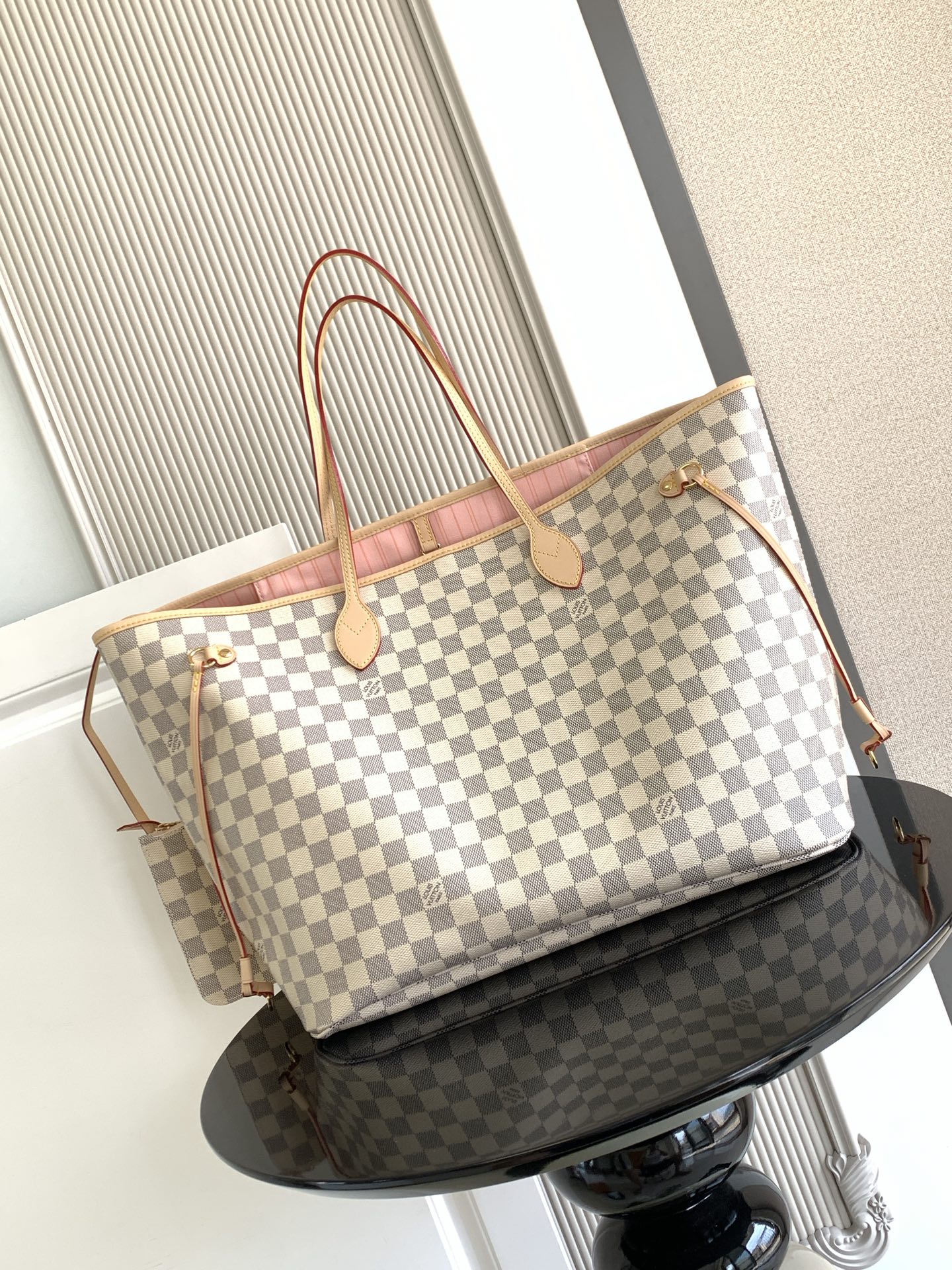 Louis Vuitton 𝟏𝟔𝟑𝐜𝟎𝟏动态芯片