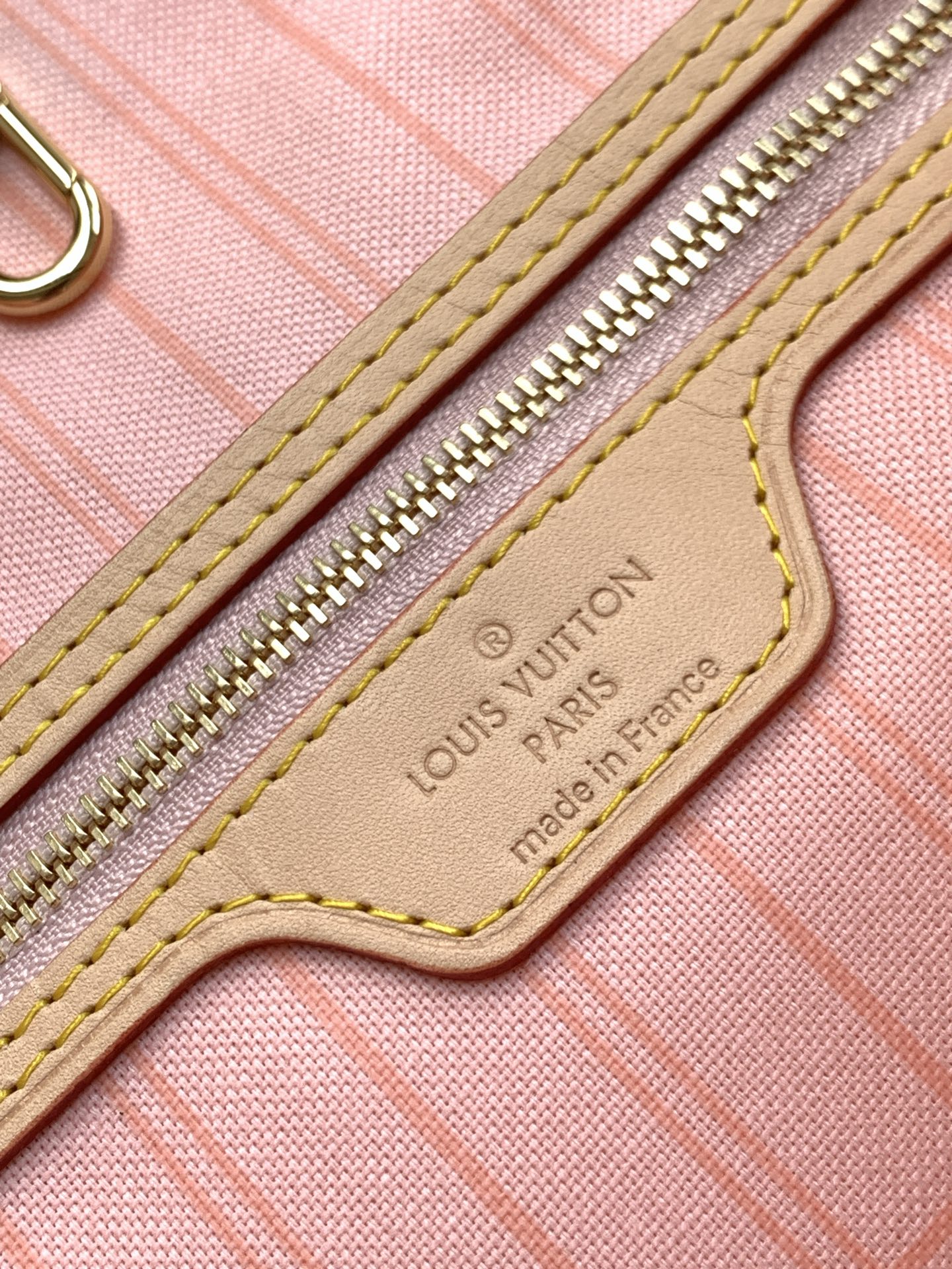 Louis Vuitton 𝟏𝟔𝟑𝐜𝟎𝟏动态芯片