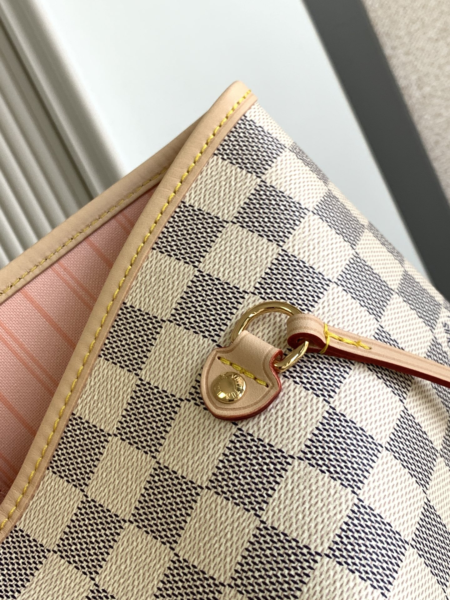 Louis Vuitton 𝟏𝟔𝟑𝐜𝟎𝟏动态芯片