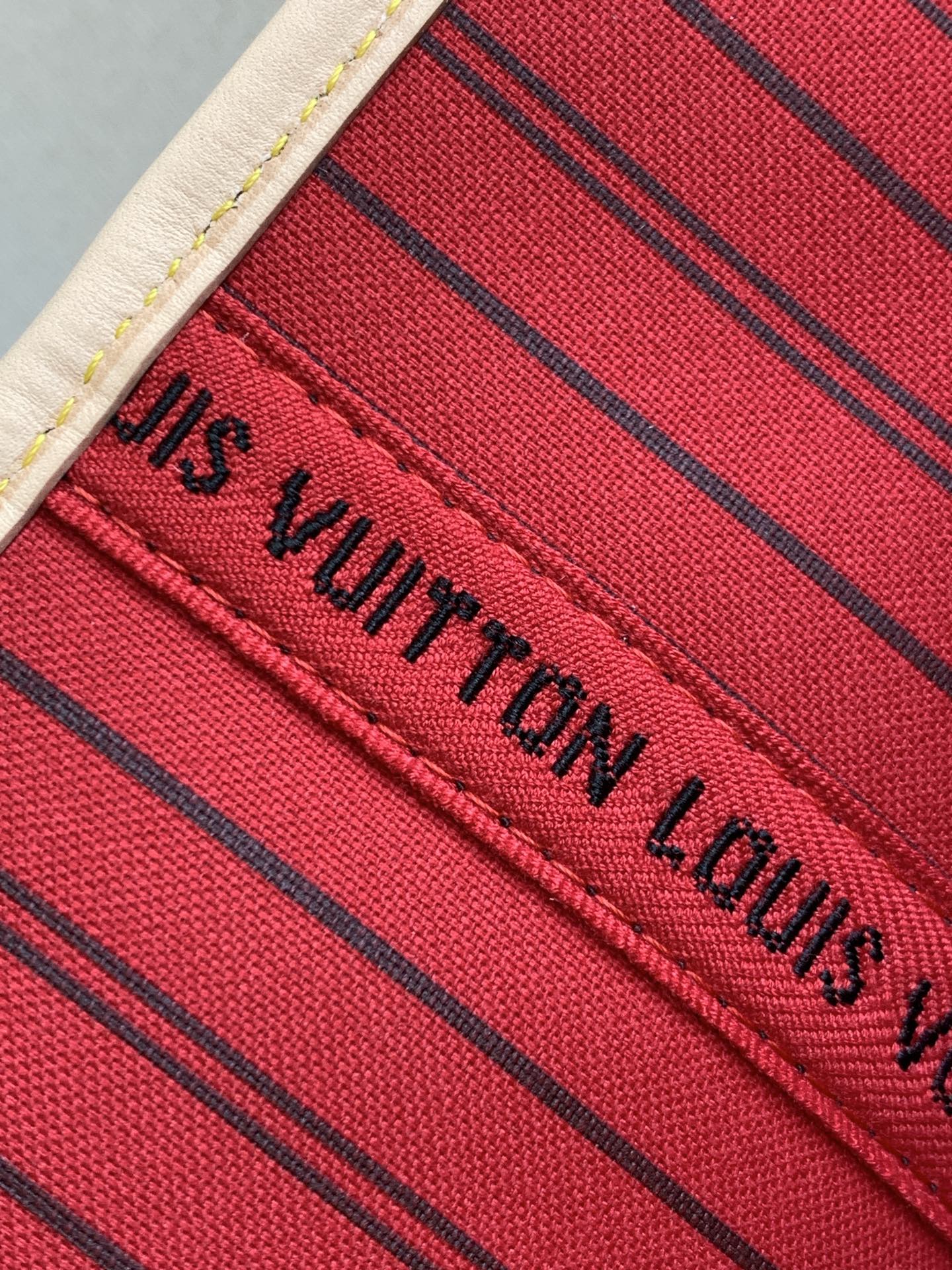 Louis Vuitton 𝟏𝟔𝟑𝐜𝟎𝟏动态芯片
