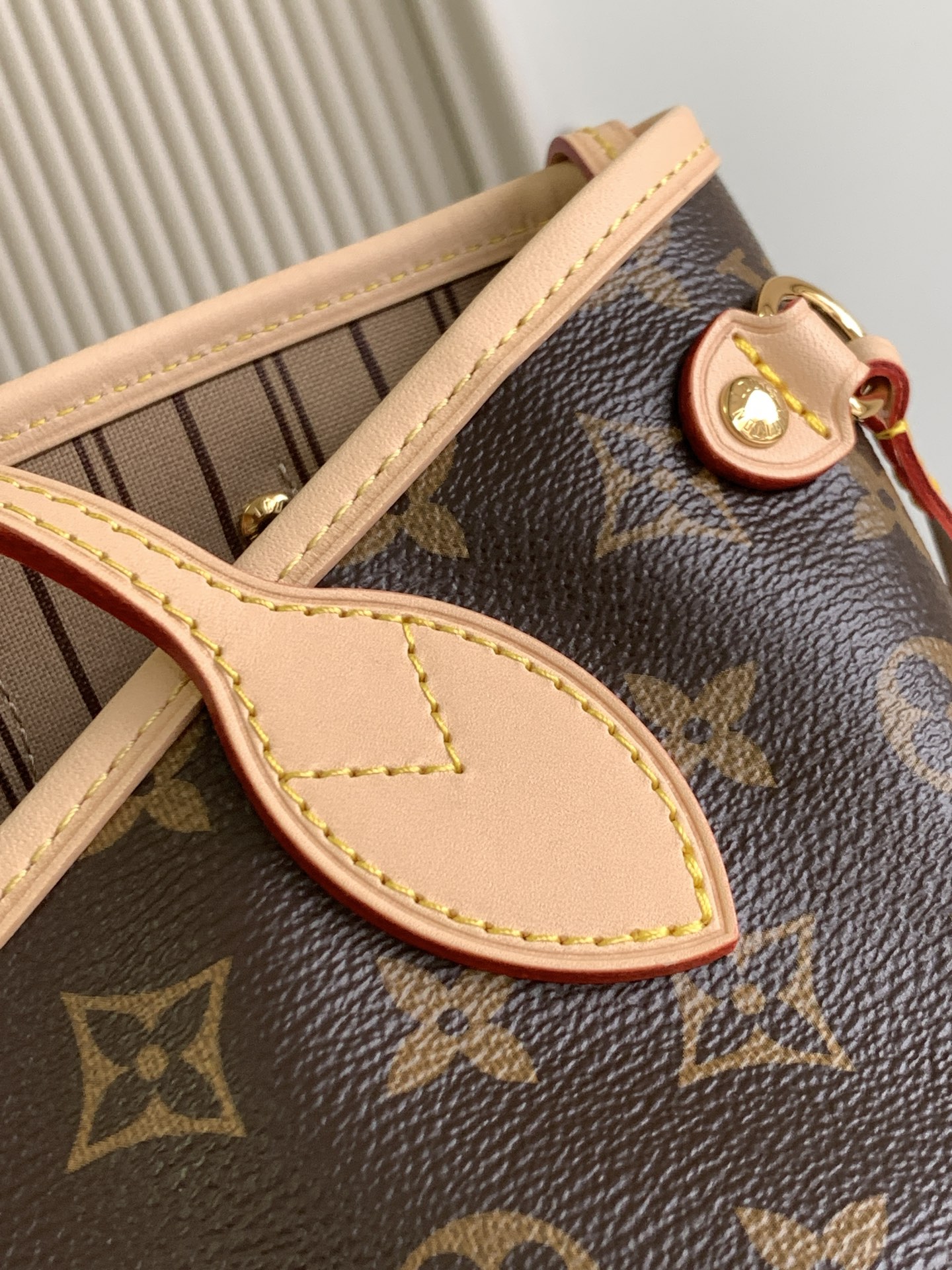 Louis Vuitton 𝟏𝟔𝟑𝐜𝟎𝟏动态芯片