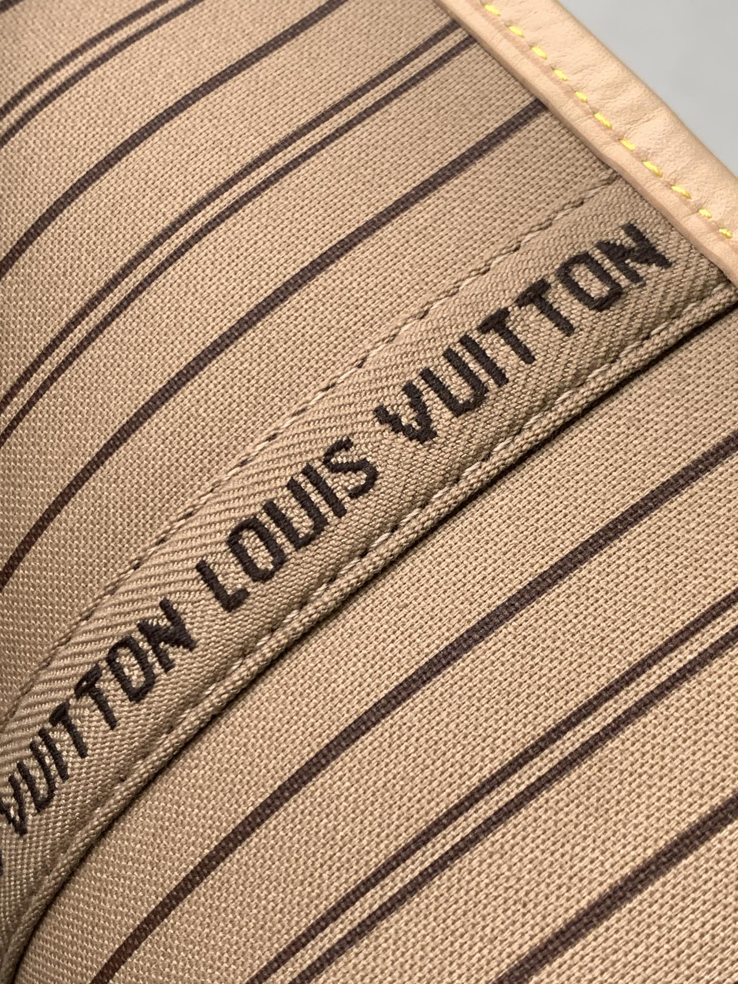 Louis Vuitton 𝟏𝟔𝟑𝐜𝟎𝟏动态芯片