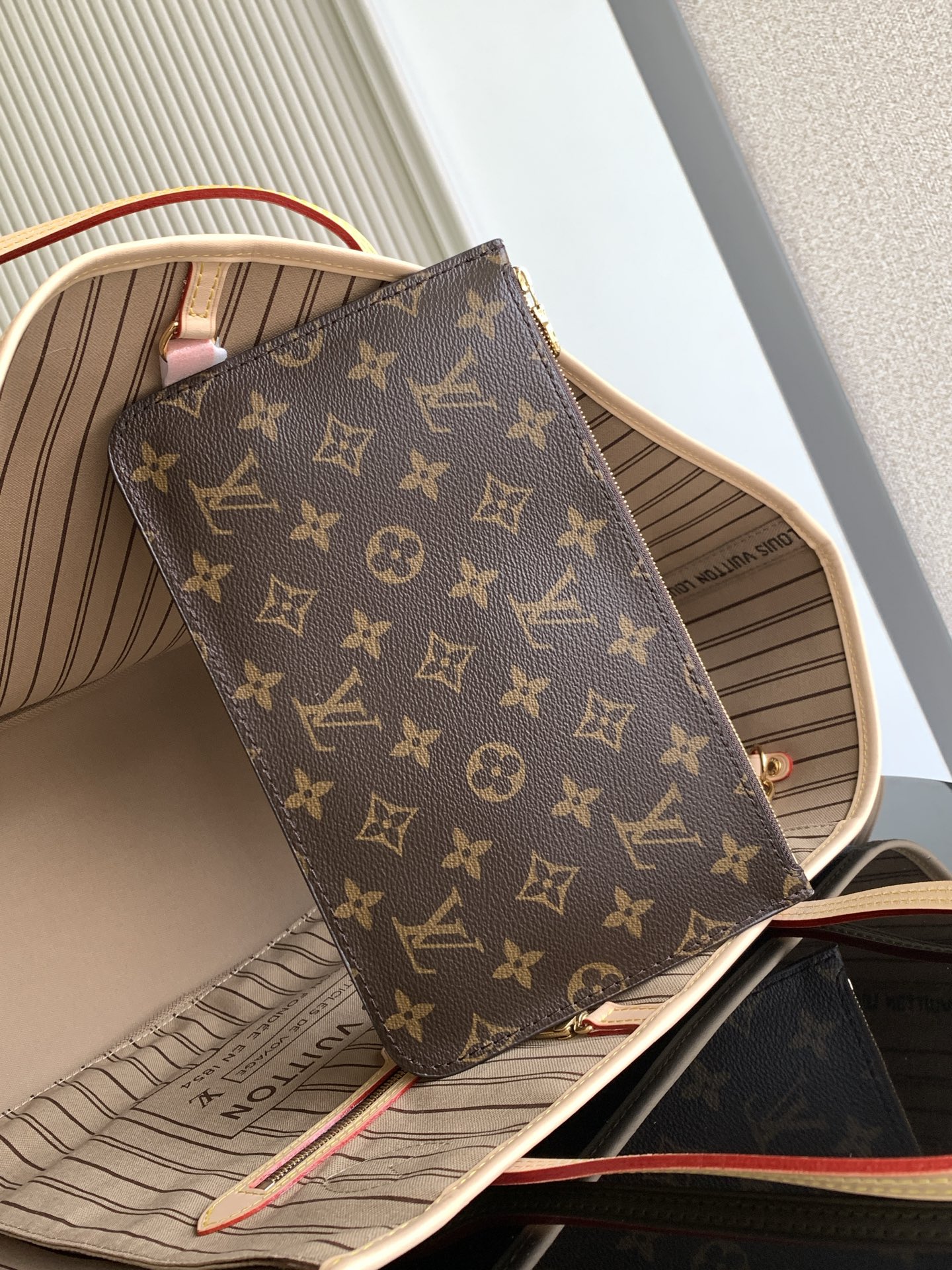 Louis Vuitton 𝟏𝟔𝟑𝐜𝟎𝟏动态芯片