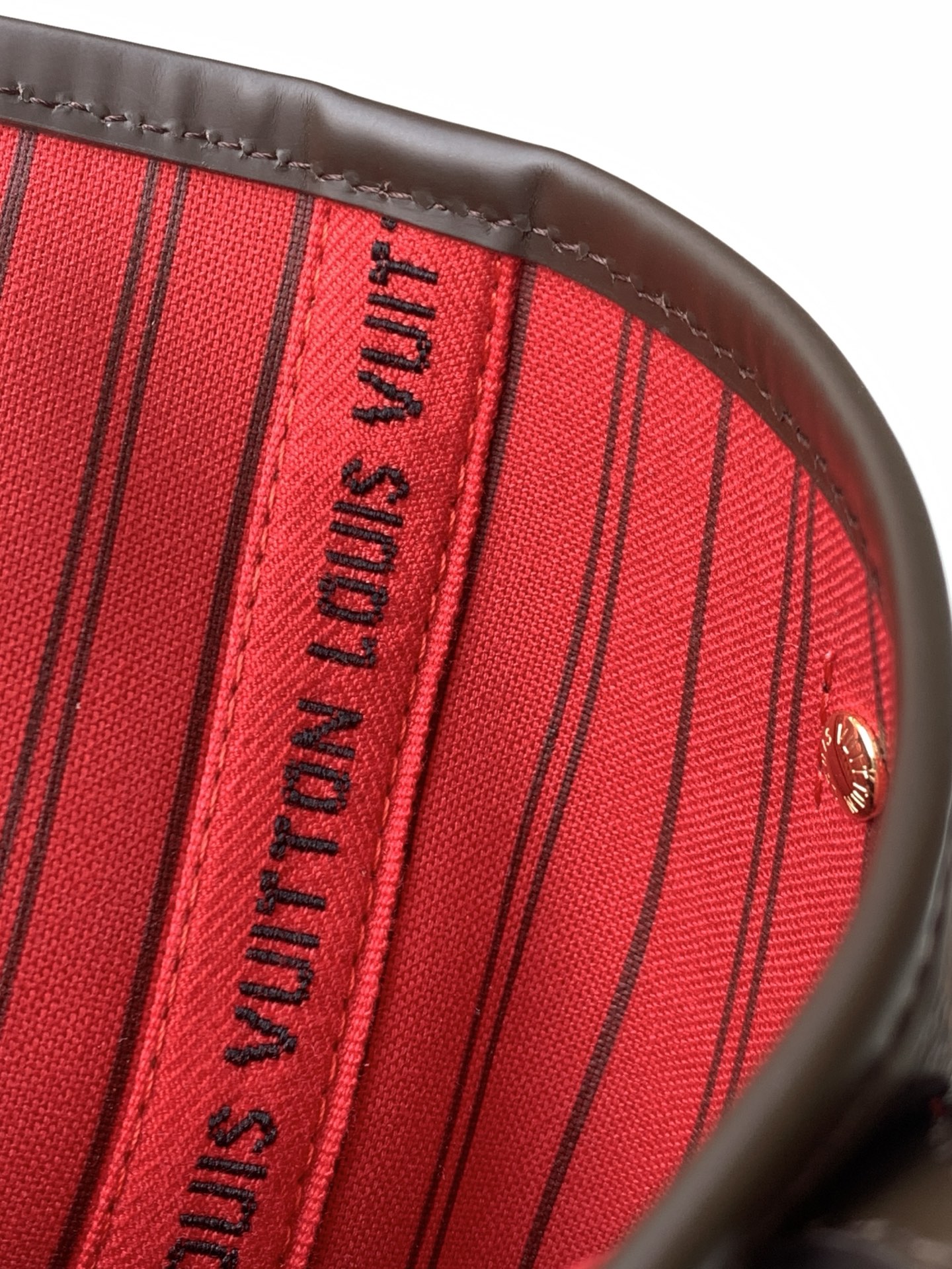 Louis Vuitton 𝟏𝟔𝟑𝐜𝟎𝟏动态芯片