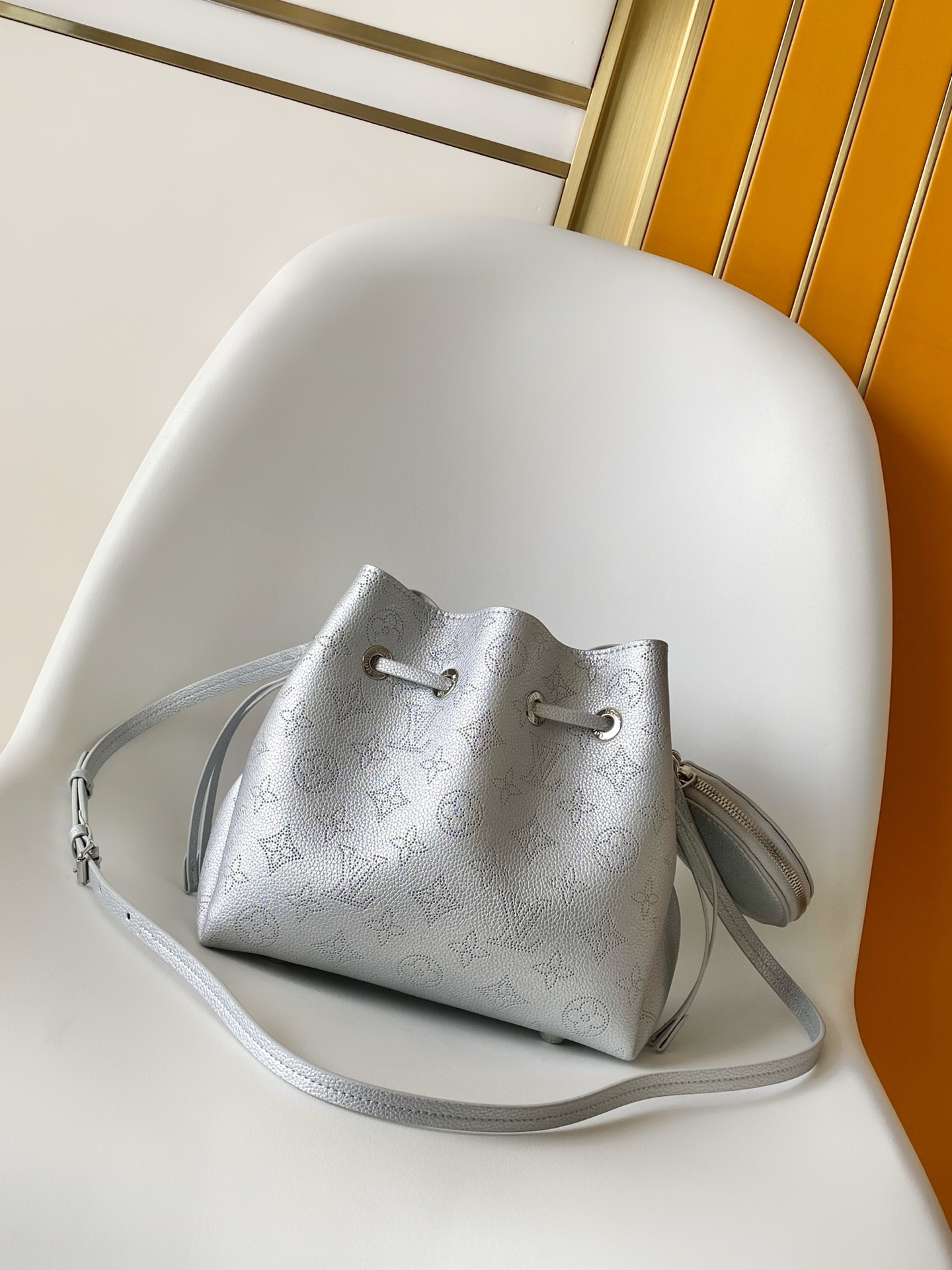 Loewe M26196银色M14315宝蓝M11841米白M11736纯白M25147绿色