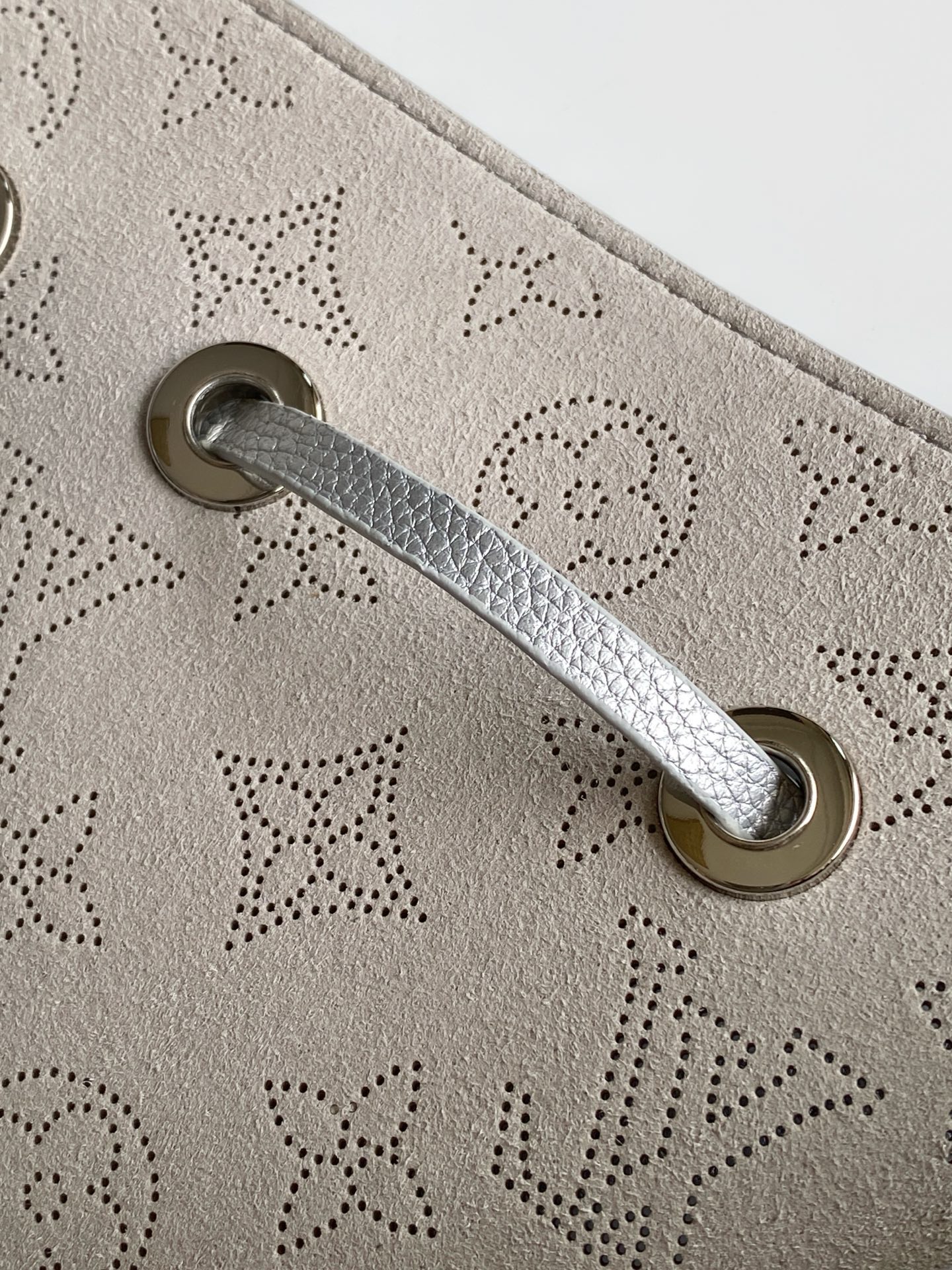 Loewe M26196银色M14315宝蓝M11841米白M11736纯白M25147绿色
