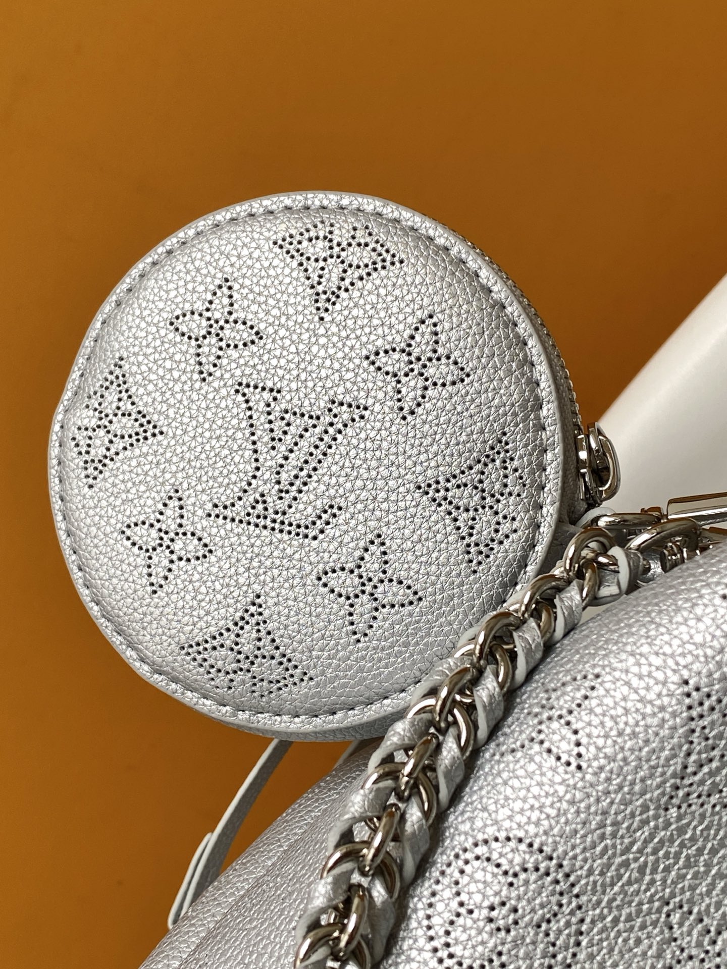 Loewe M26196银色M14315宝蓝M11841米白M11736纯白M25147绿色