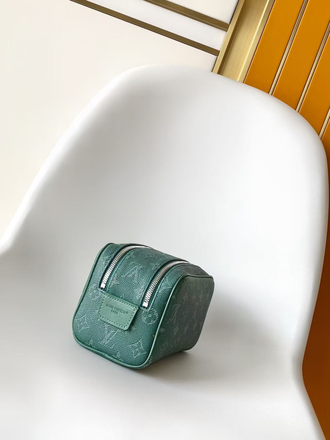 Gucci M26873 橙色 M26872蓝色 M26871绿色 M26870玫红 M27158黄色 动态163本款 Dopp Kit 迷你盥洗袋选用色彩鲜明的 Monogram Heritage 涂层帆布