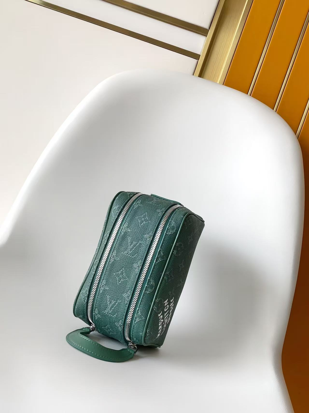 Gucci M26873 橙色 M26872蓝色 M26871绿色 M26870玫红 M27158黄色 动态163本款 Dopp Kit 迷你盥洗袋选用色彩鲜明的 Monogram Heritage 涂层帆布