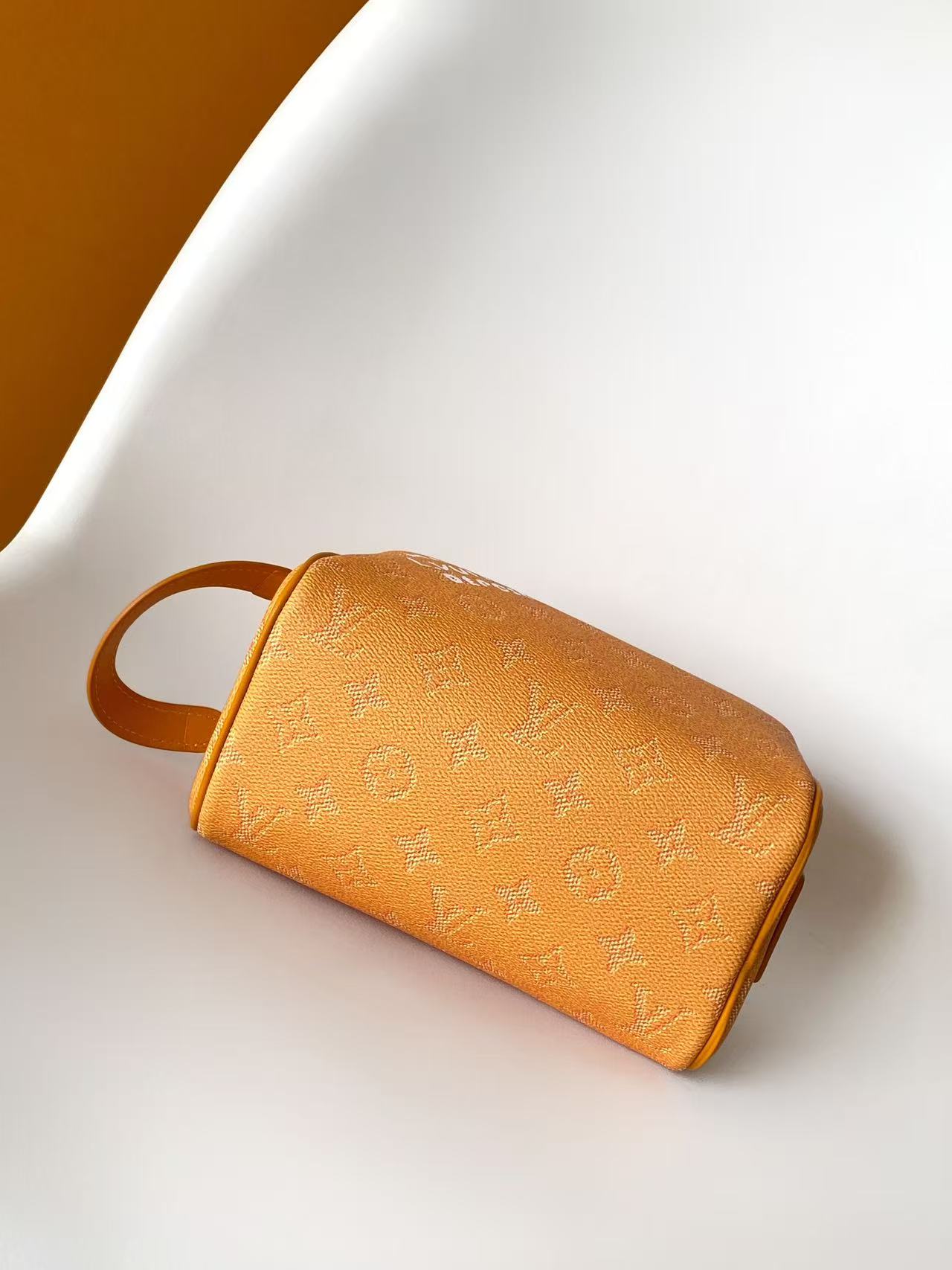 Gucci M26873 橙色 M26872蓝色 M26871绿色 M26870玫红 M27158黄色 动态163本款 Dopp Kit 迷你盥洗袋选用色彩鲜明的 Monogram Heritage 涂层帆布