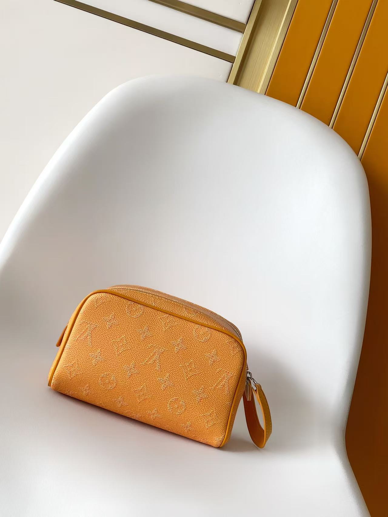 Gucci M26873 橙色 M26872蓝色 M26871绿色 M26870玫红 M27158黄色 动态163本款 Dopp Kit 迷你盥洗袋选用色彩鲜明的 Monogram Heritage 涂层帆布