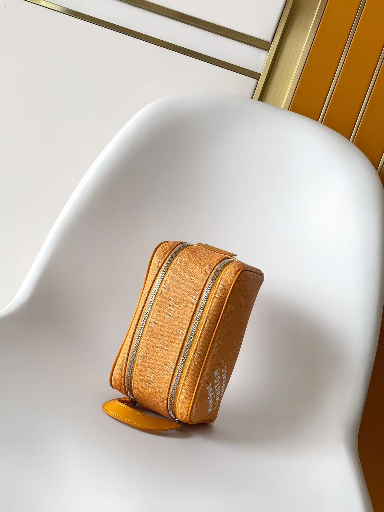 Gucci M26873 橙色 M26872蓝色 M26871绿色 M26870玫红 M27158黄色 动态163本款 Dopp Kit 迷你盥洗袋选用色彩鲜明的 Monogram Heritage 涂层帆布