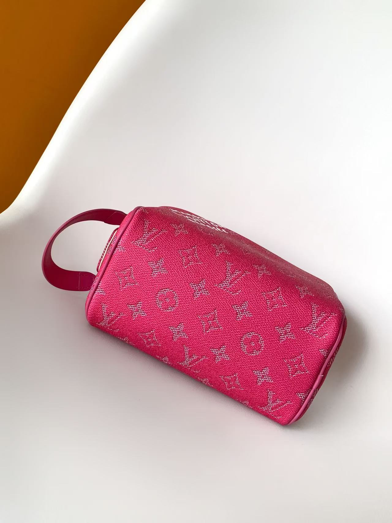 Gucci M26873 橙色 M26872蓝色 M26871绿色 M26870玫红 M27158黄色 动态163本款 Dopp Kit 迷你盥洗袋选用色彩鲜明的 Monogram Heritage 涂层帆布