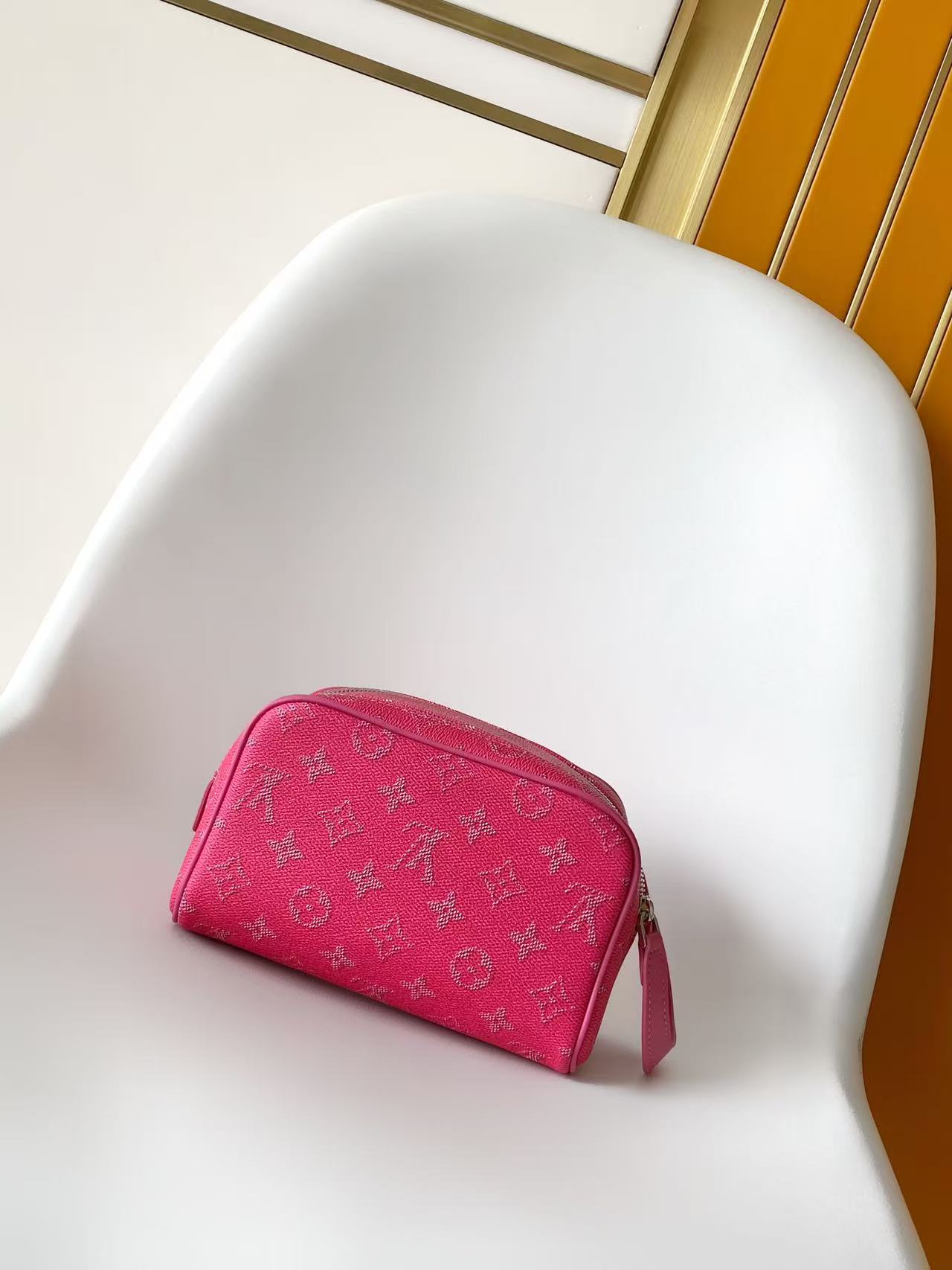 Gucci M26873 橙色 M26872蓝色 M26871绿色 M26870玫红 M27158黄色 动态163本款 Dopp Kit 迷你盥洗袋选用色彩鲜明的 Monogram Heritage 涂层帆布