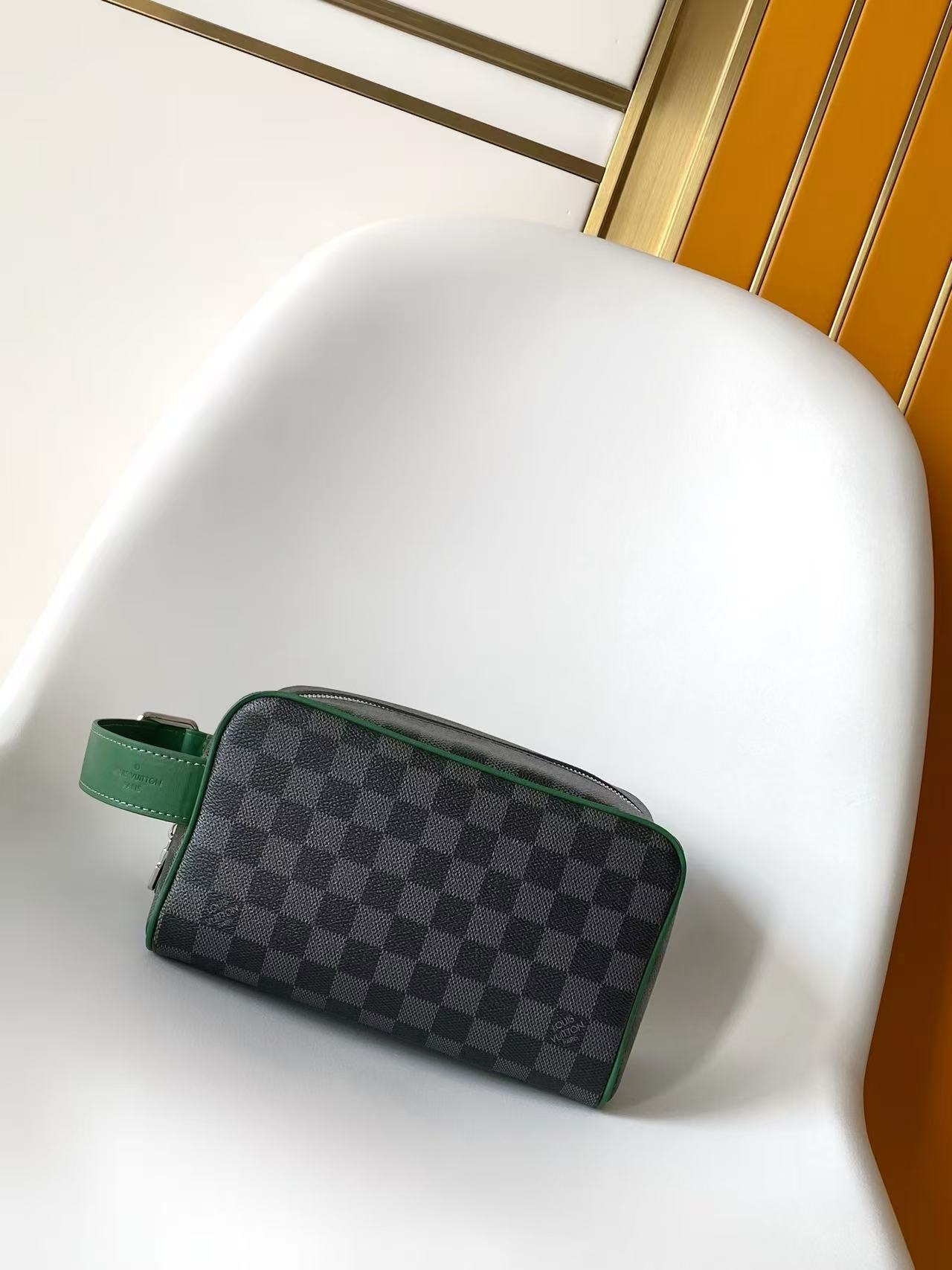 Gucci M26873 橙色 M26872蓝色 M26871绿色 M26870玫红 M27158黄色 动态163本款 Dopp Kit 迷你盥洗袋选用色彩鲜明的 Monogram Heritage 涂层帆布