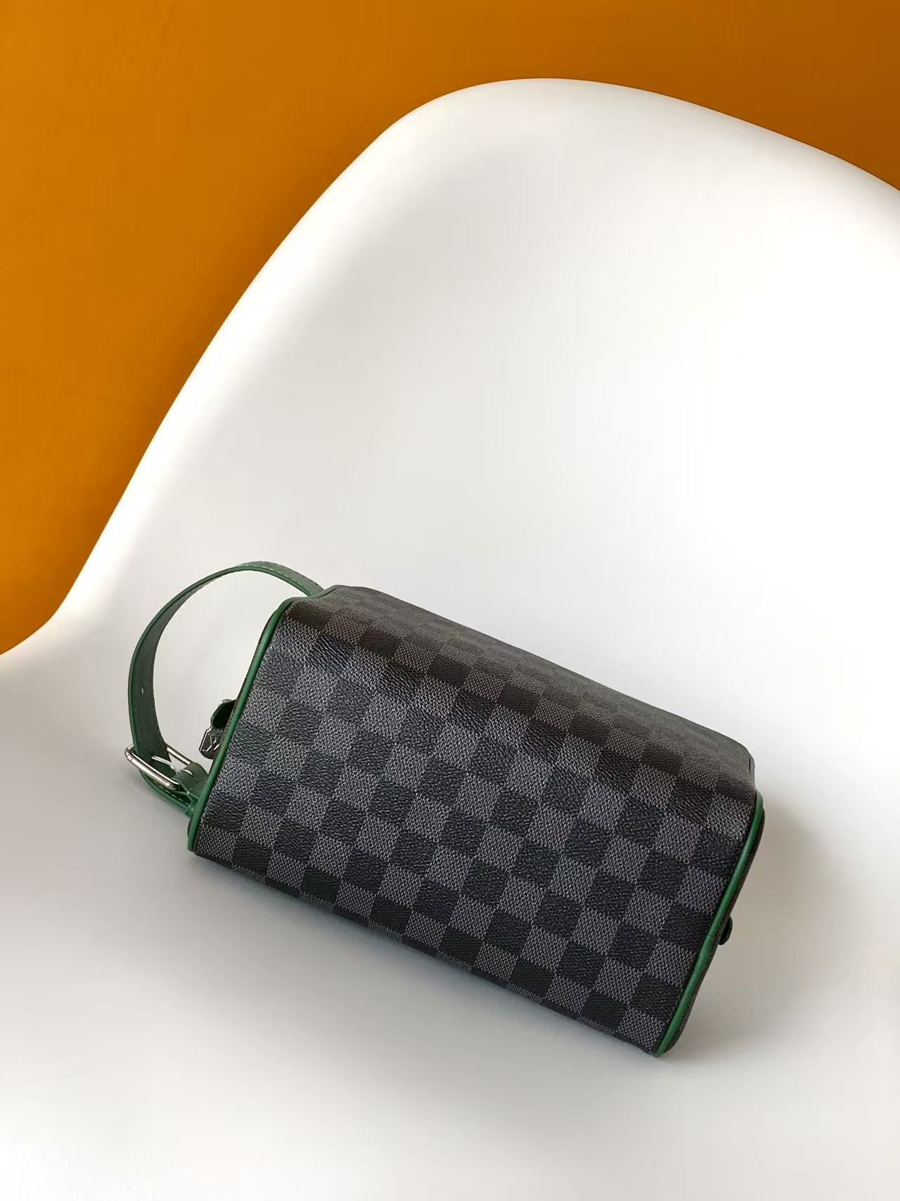Gucci M26873 橙色 M26872蓝色 M26871绿色 M26870玫红 M27158黄色 动态163本款 Dopp Kit 迷你盥洗袋选用色彩鲜明的 Monogram Heritage 涂层帆布