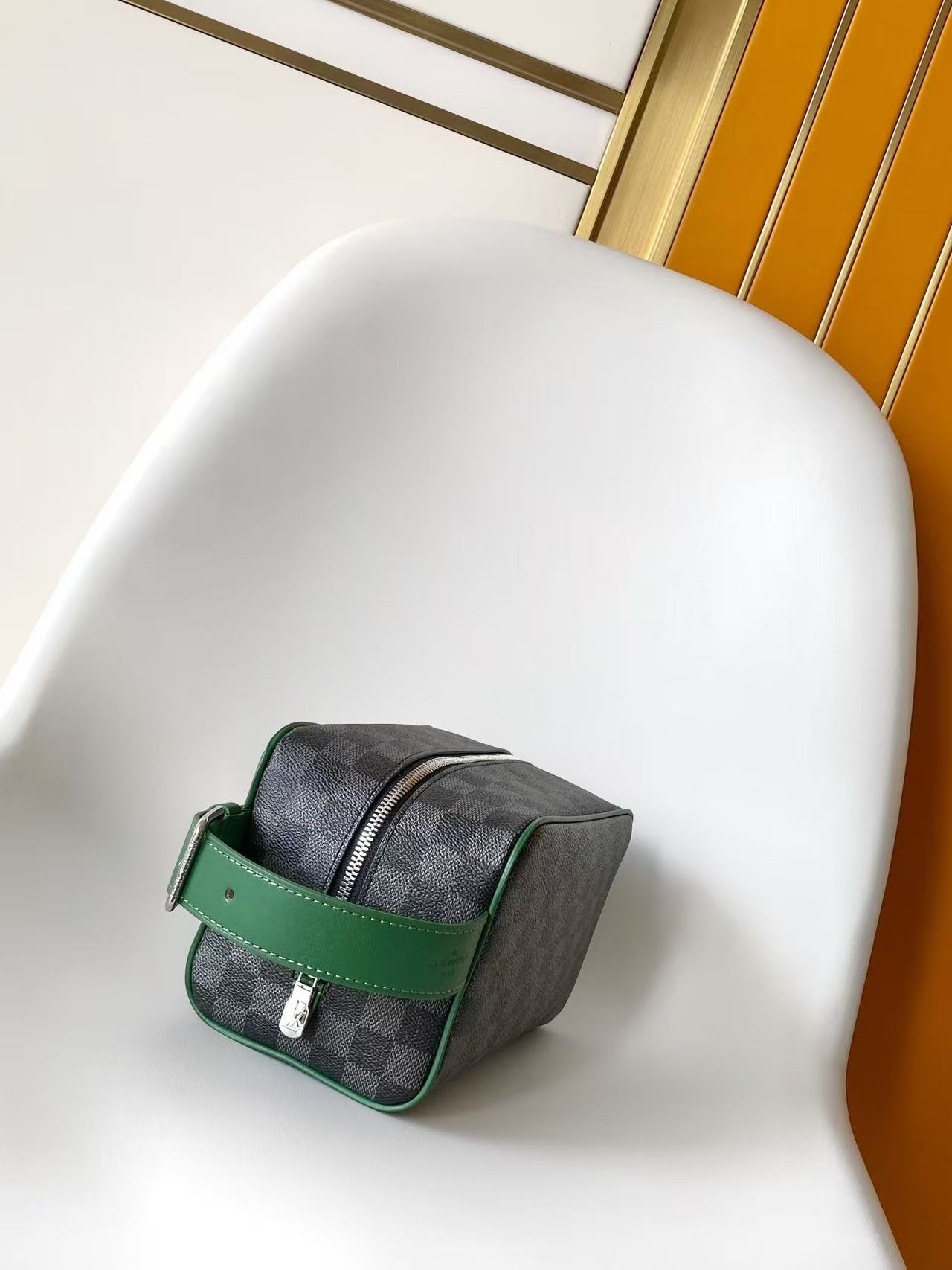 Gucci M26873 橙色 M26872蓝色 M26871绿色 M26870玫红 M27158黄色 动态163本款 Dopp Kit 迷你盥洗袋选用色彩鲜明的 Monogram Heritage 涂层帆布