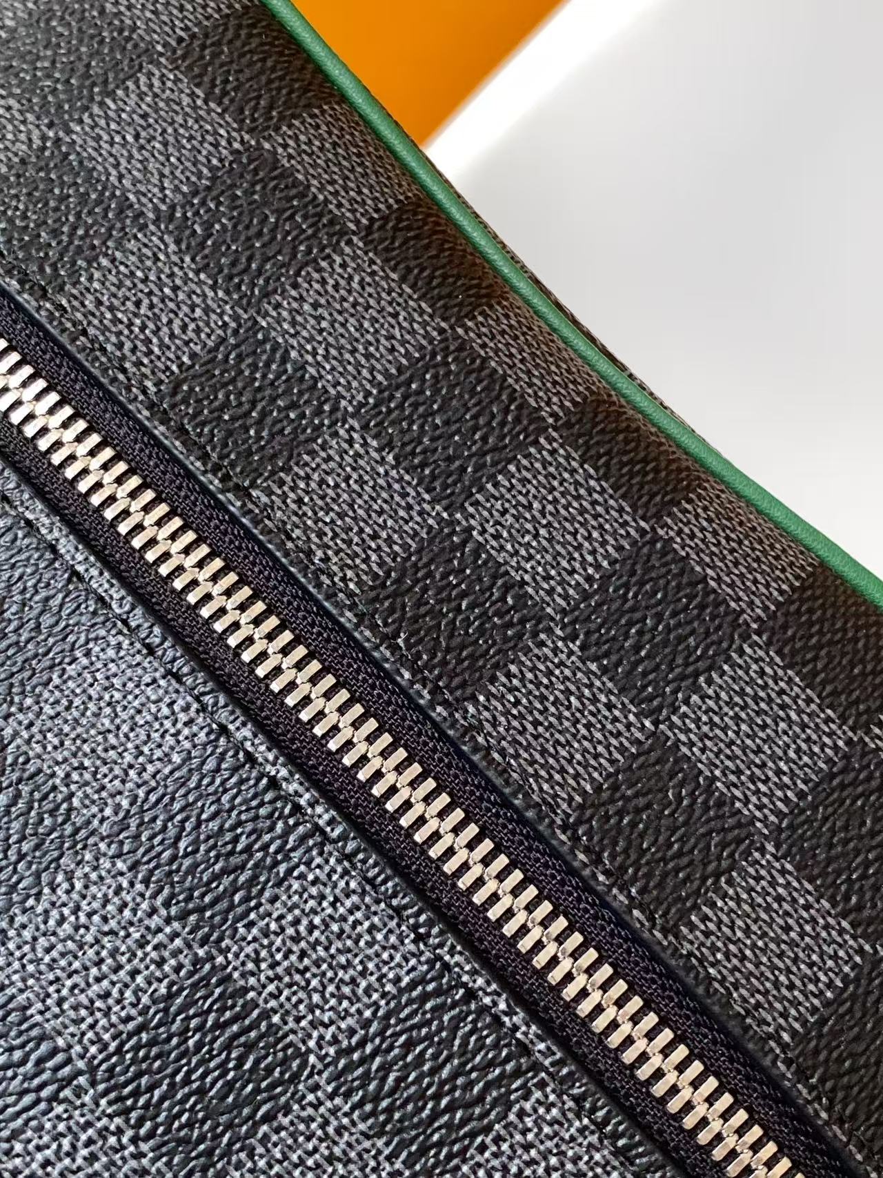 Gucci M26873 橙色 M26872蓝色 M26871绿色 M26870玫红 M27158黄色 动态163本款 Dopp Kit 迷你盥洗袋选用色彩鲜明的 Monogram Heritage 涂层帆布