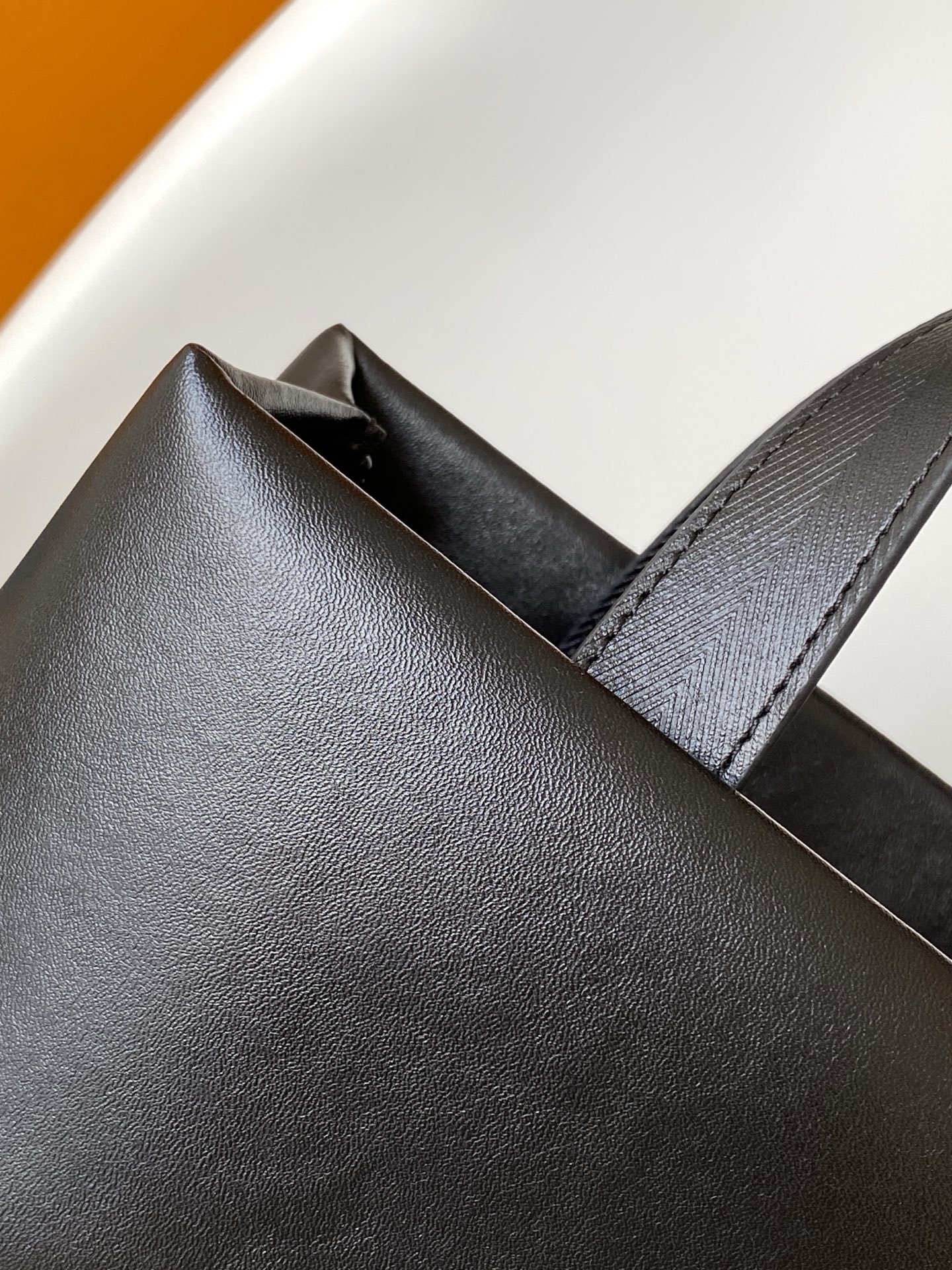 Louis Vuitton 本款 Shopper 中号手袋自路易威登购物袋汲取灵感